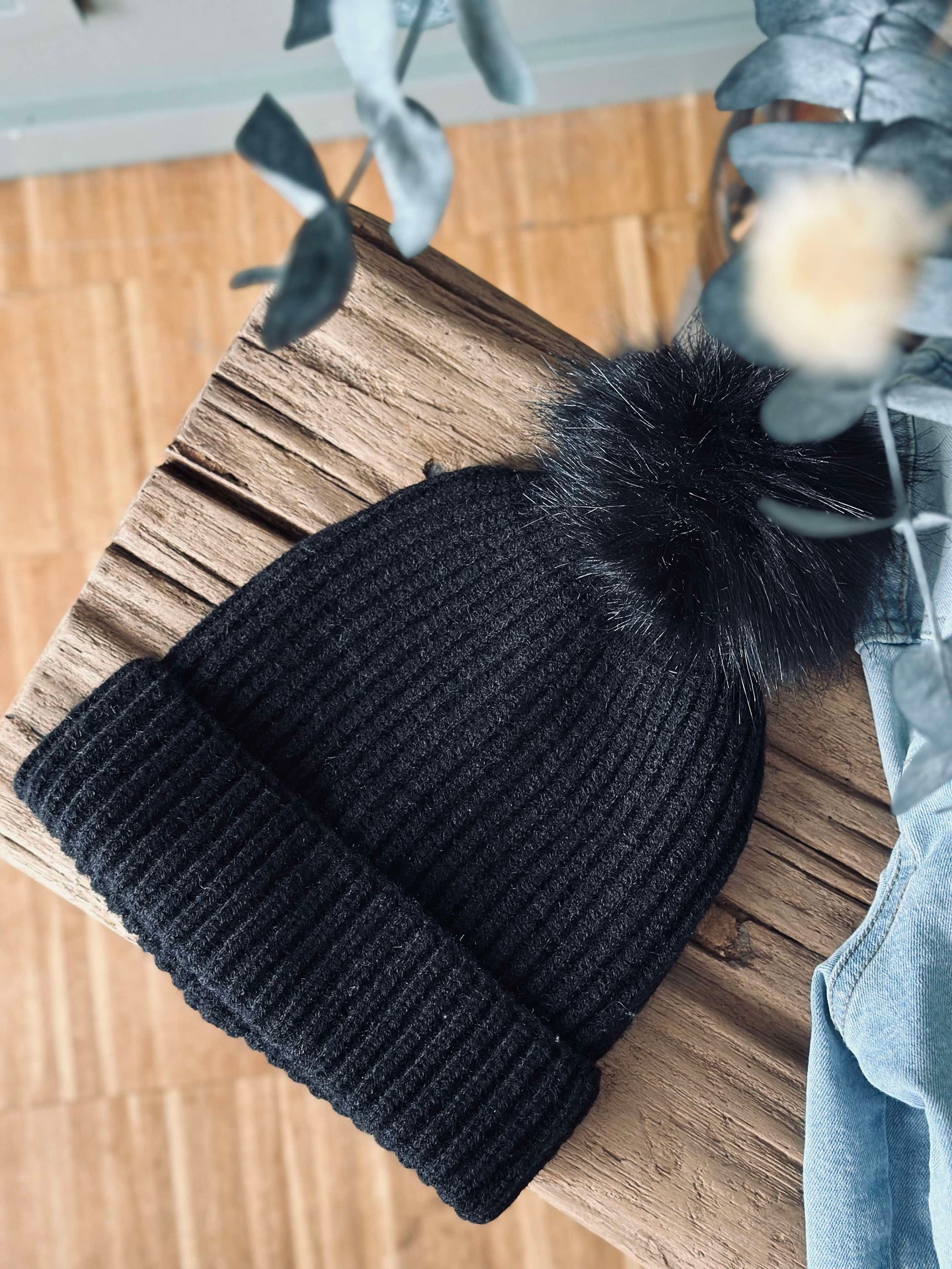 Mütze mit Bommel - Schwarz