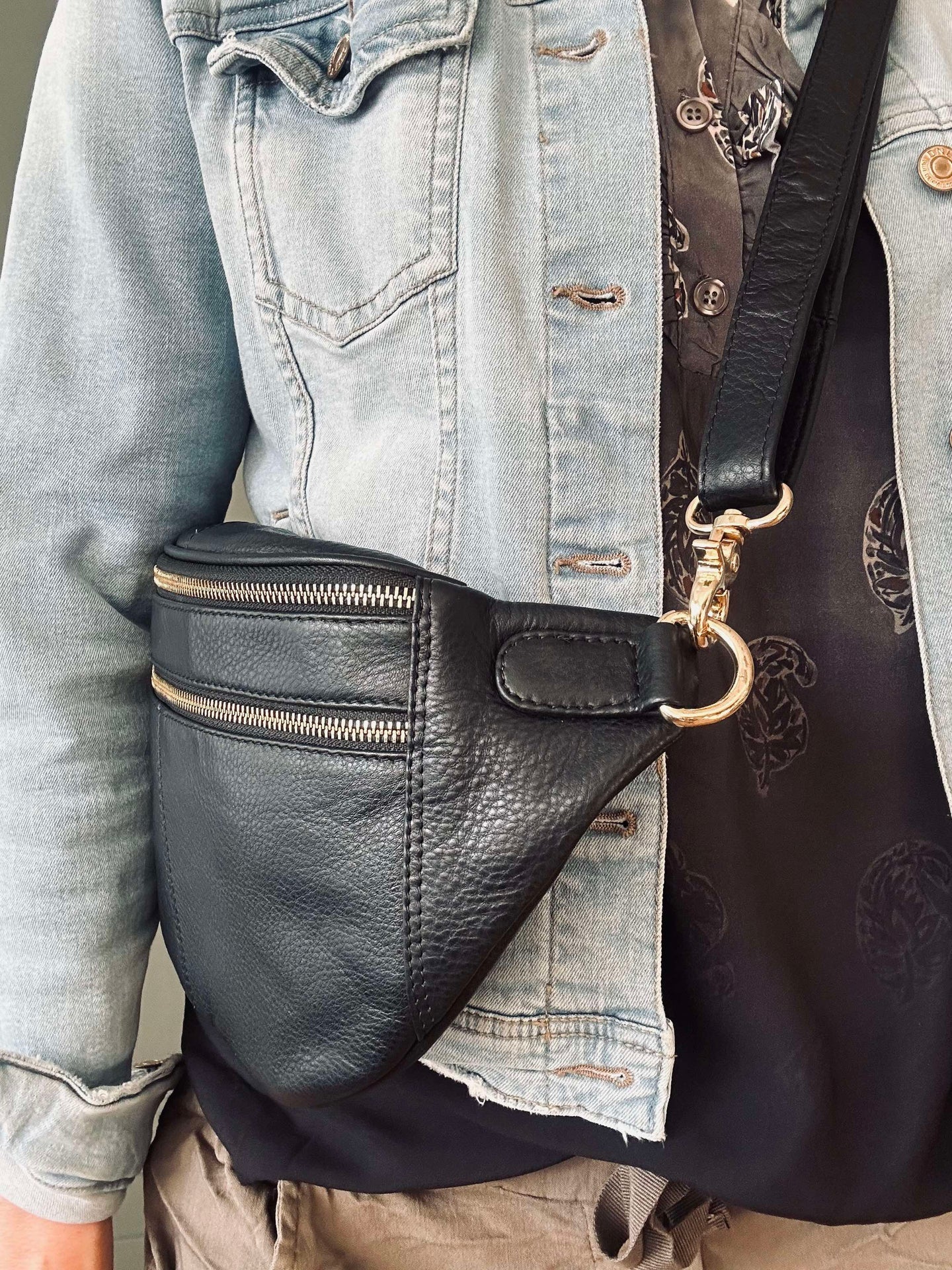 Bumbag Astrid - Schwarz / Gold