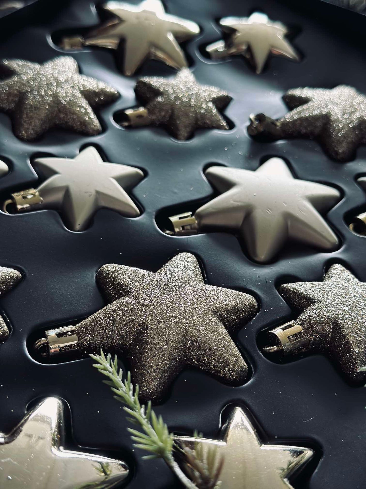 Weihnachtskugeln mit Sternen - Set mit 16 Stück