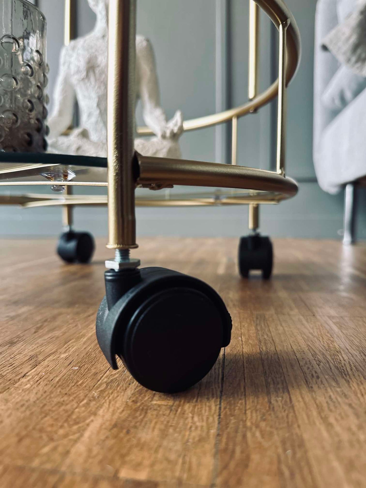 Rolltisch in Messing-Optik