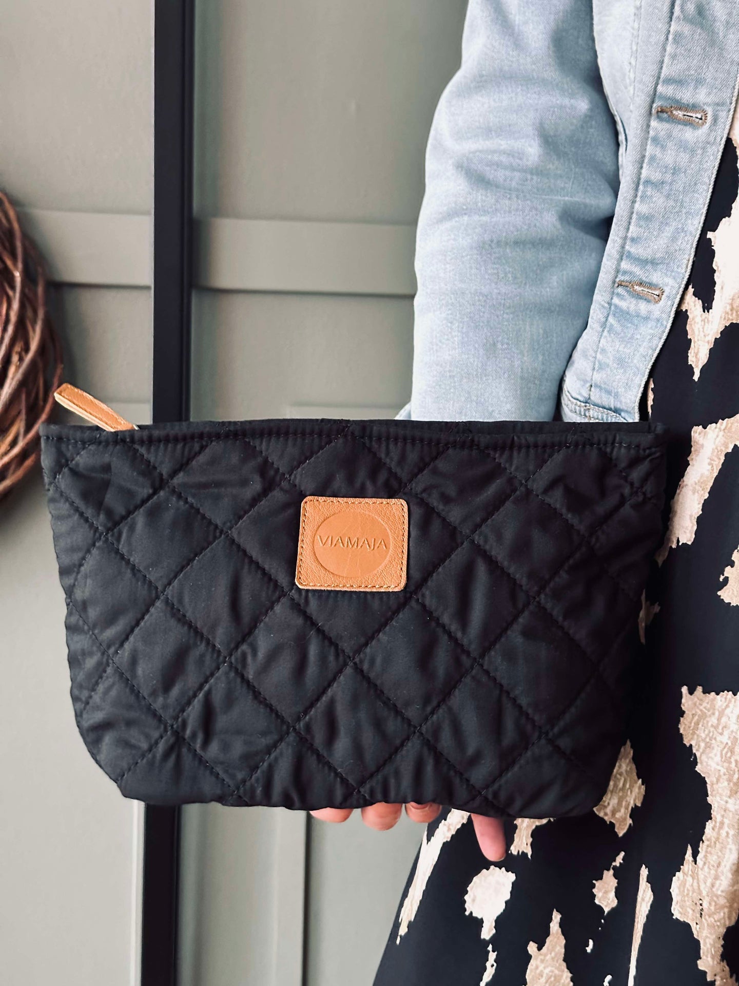 Waschtasche / Clutch – Schwarz gesteppte Optik