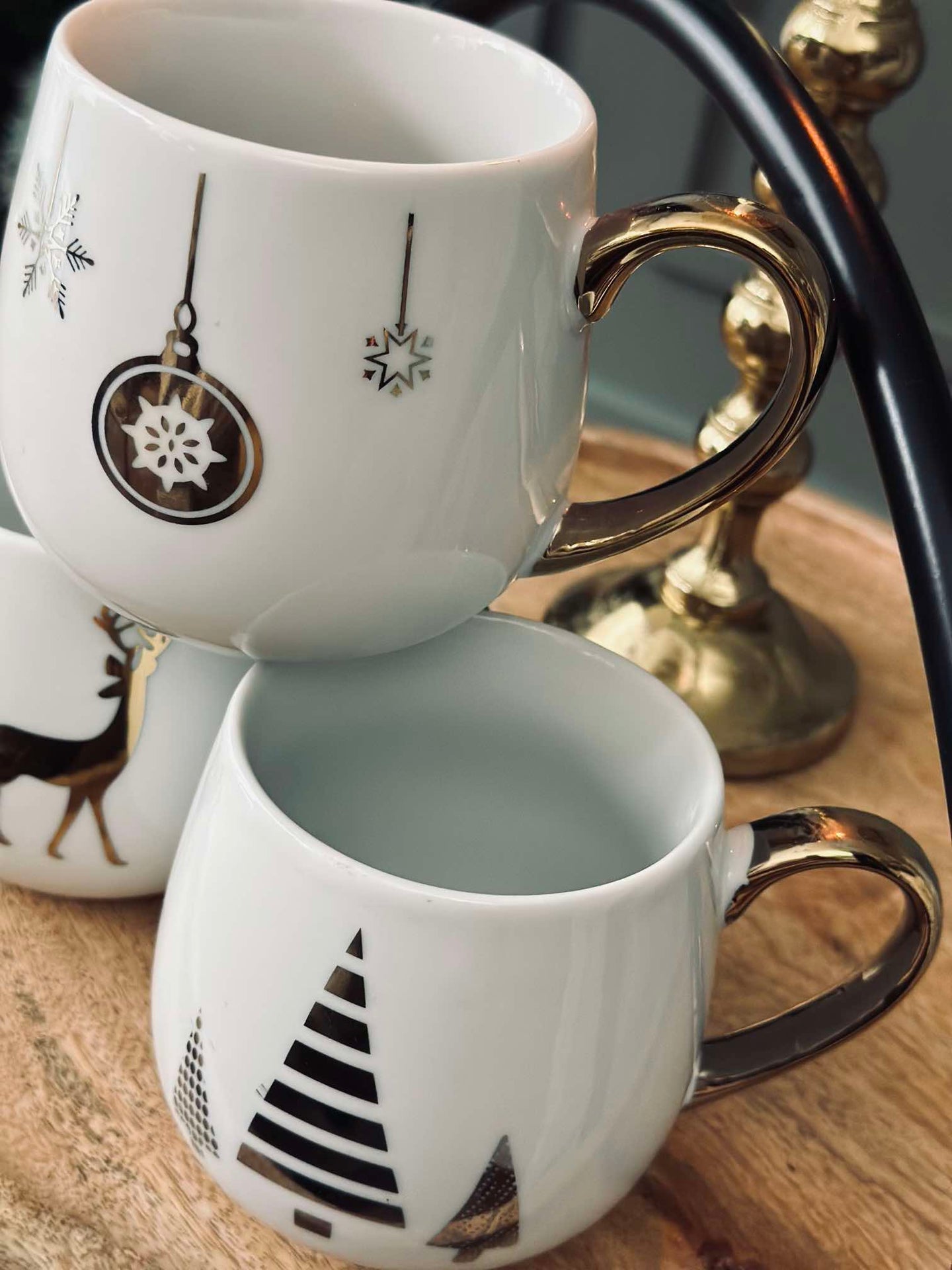 Weihnachtstasse mit Goldmotiv