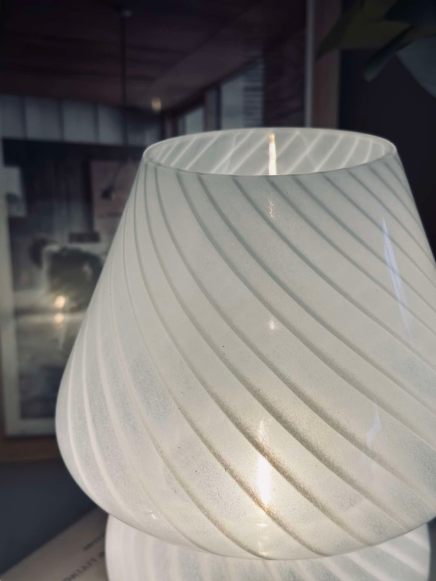 Mushroom Medium – Weißes mundgeblasenes Glas