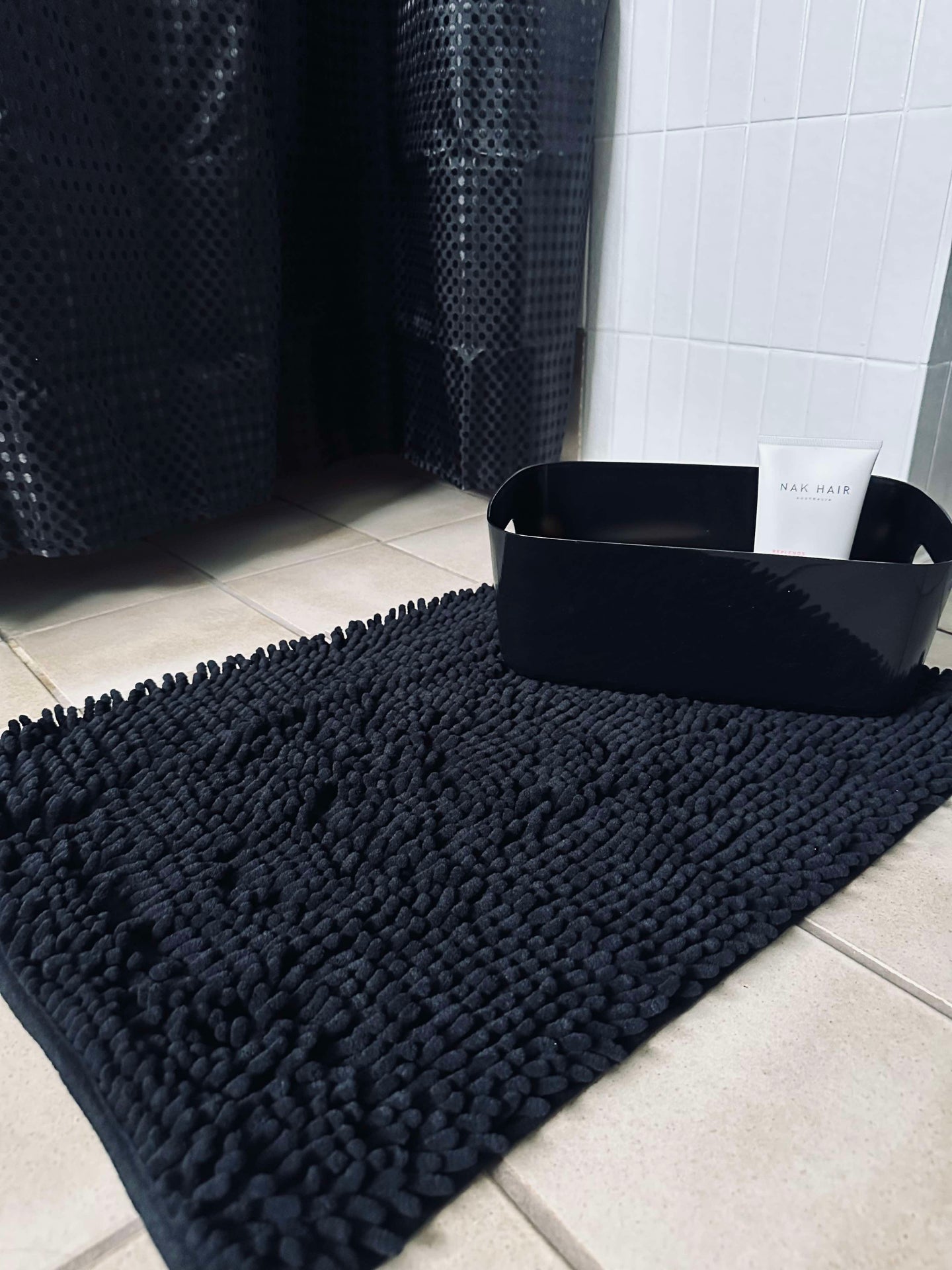 Badezimmer-Set: Duschvorhang & Badematte / Schwarz