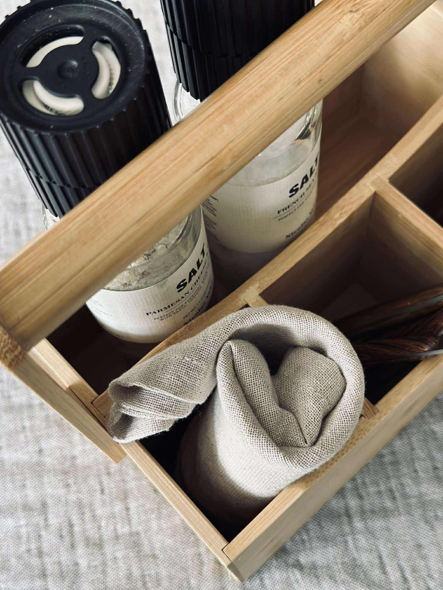 Box mit Fächern und Griff