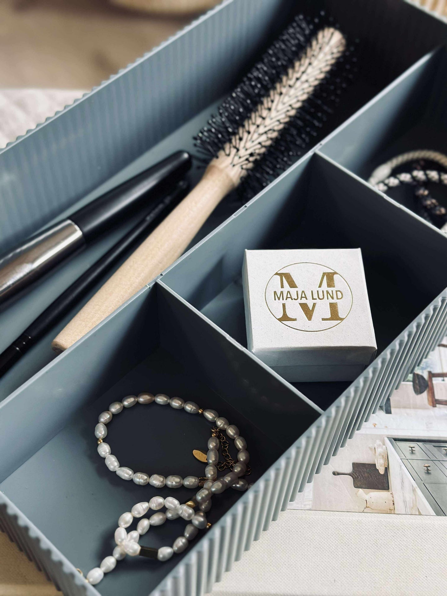 Make-up-Organizer mit Facheinteilung - Grau