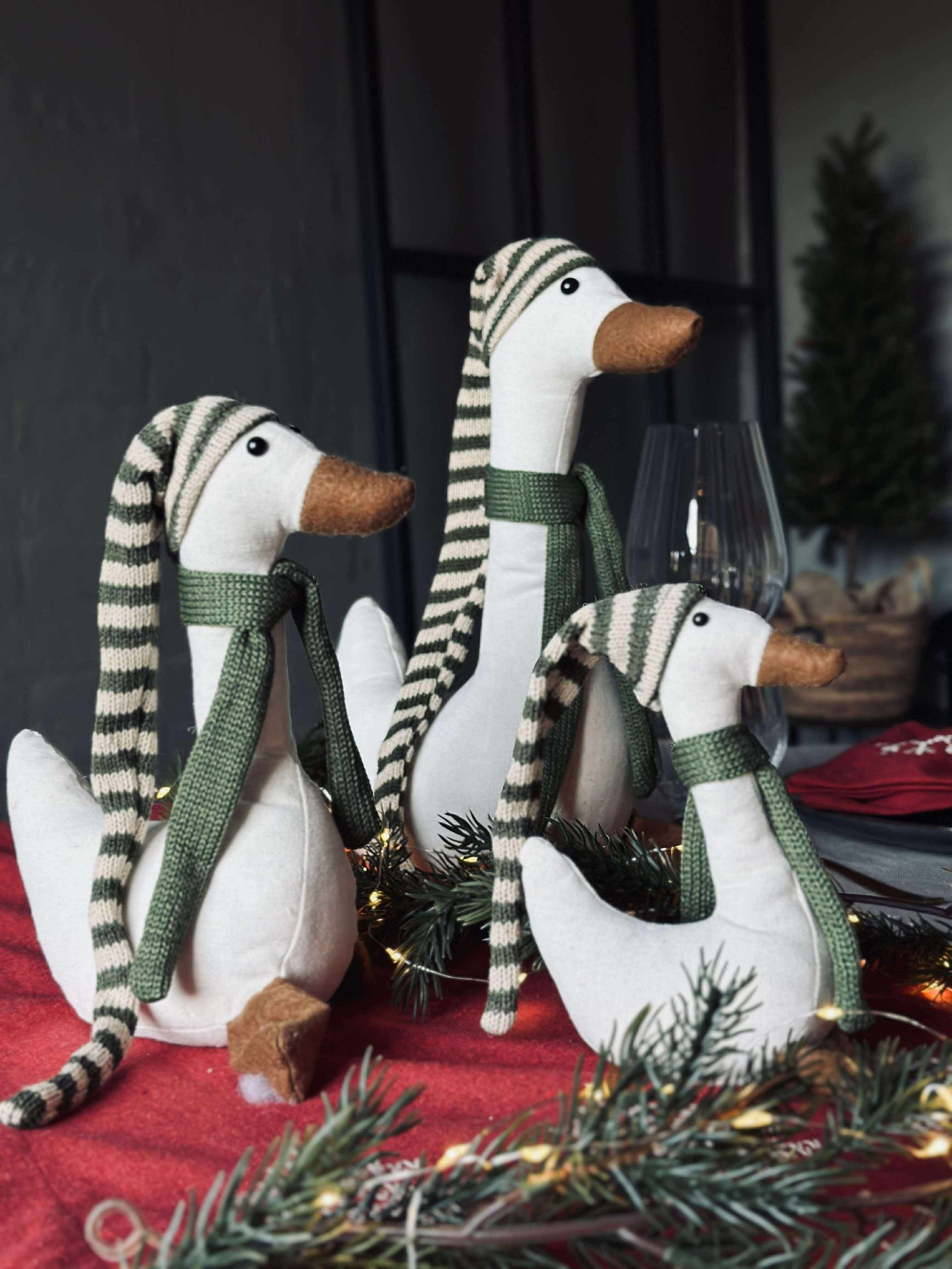 Weihnachtsente mit grüner Mütze