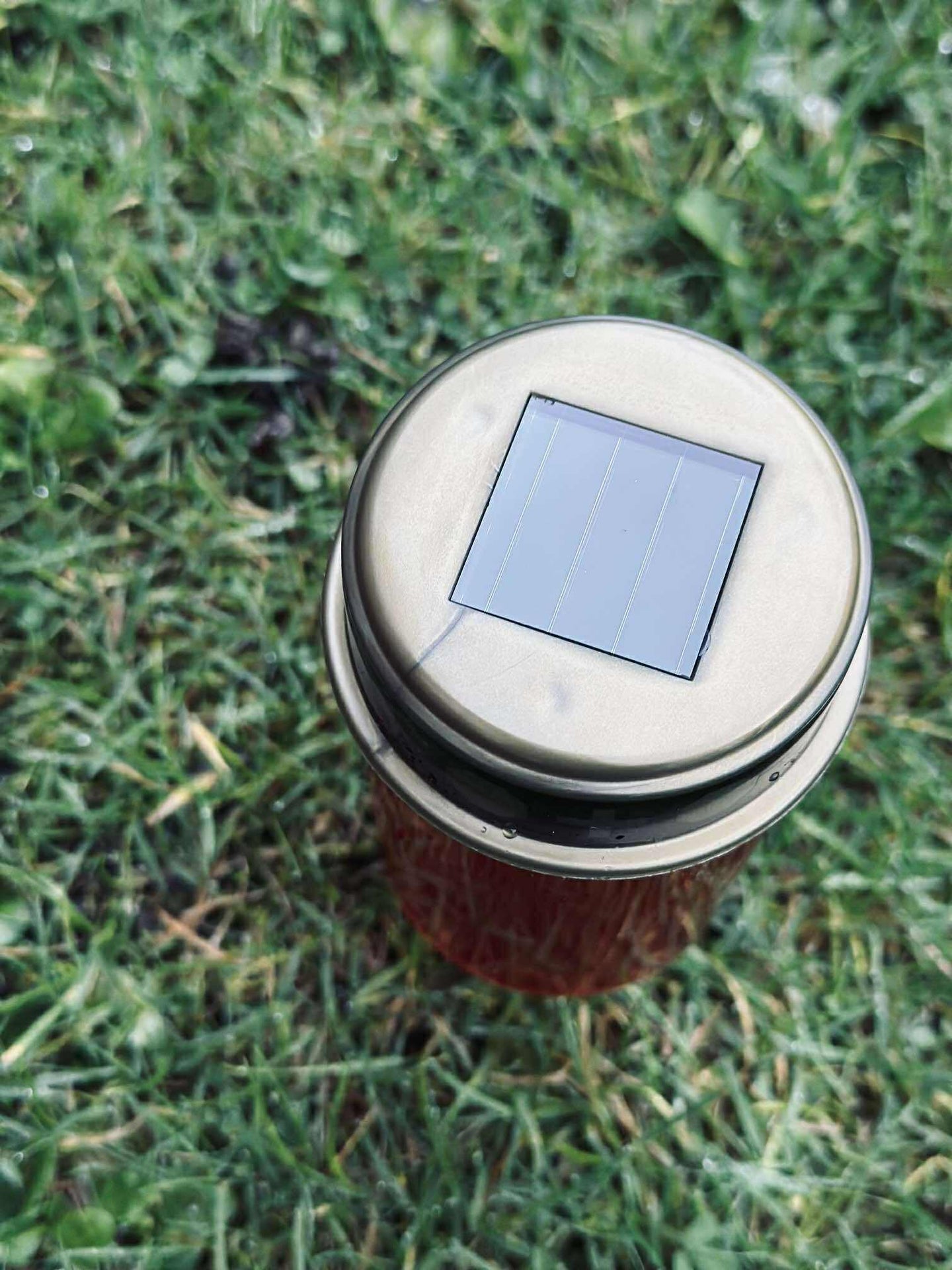 Grablicht mit Solarzellen - Rot