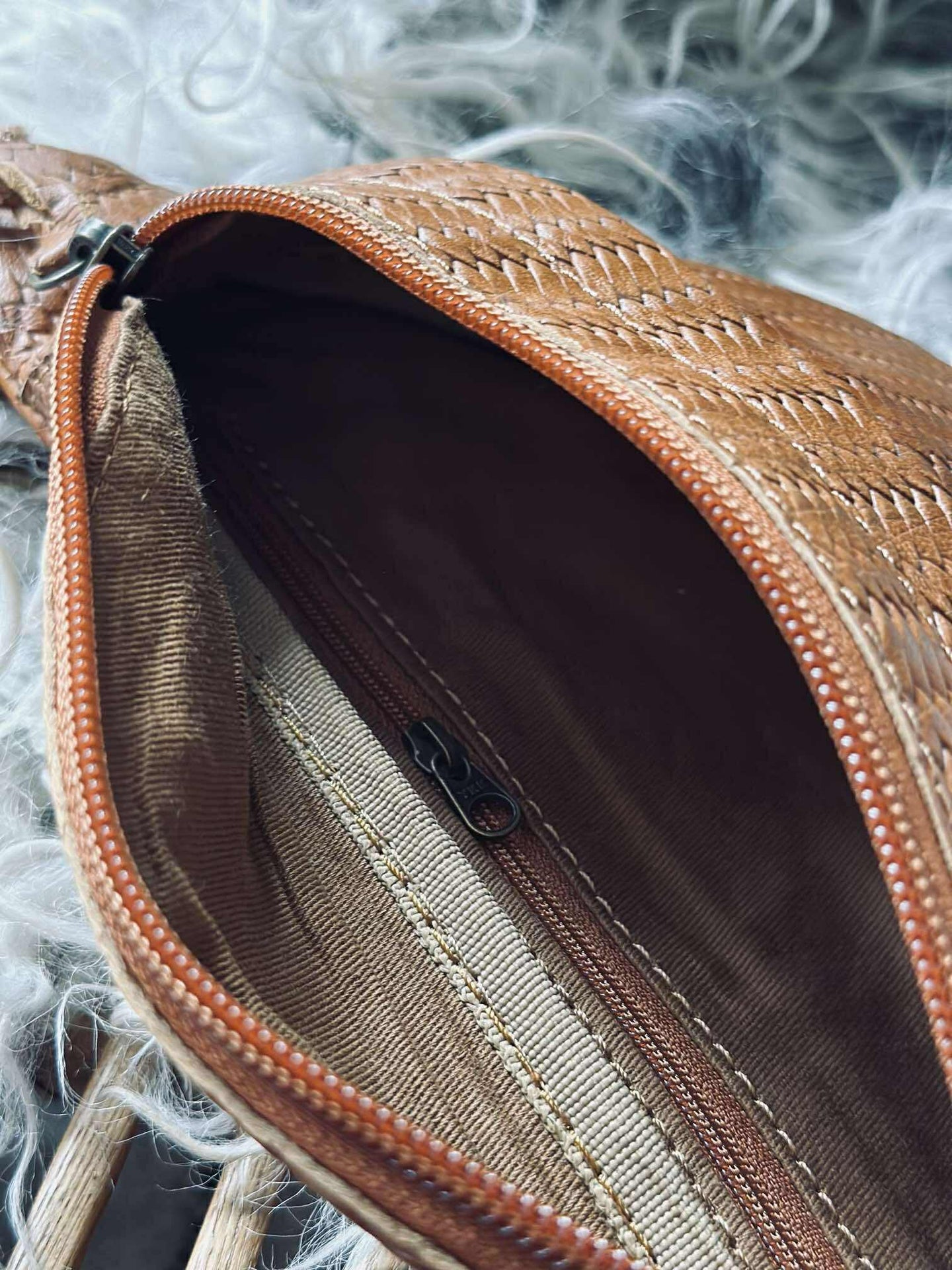 Bumbag Tasha - Cognac geflochten