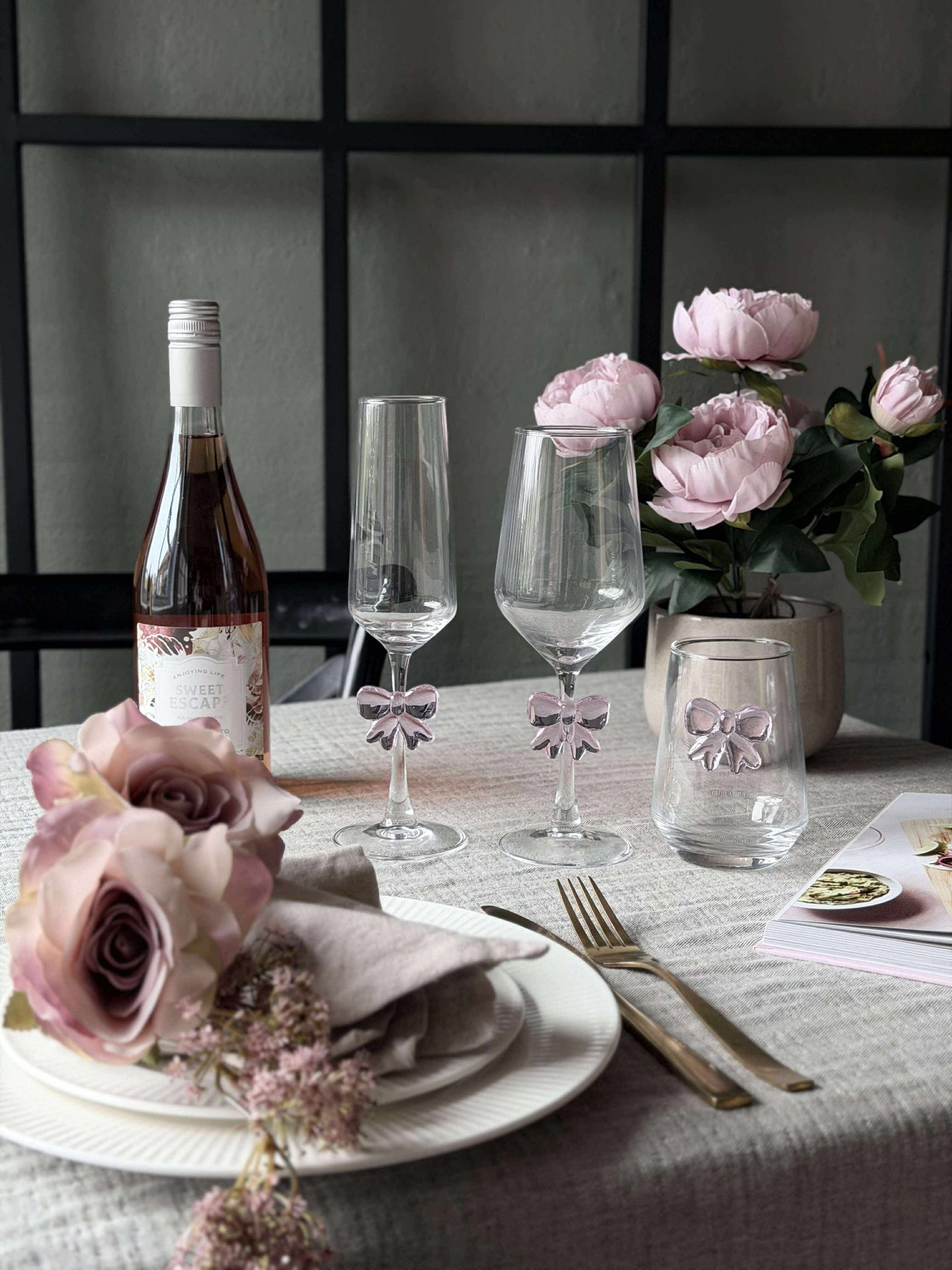 Glas mit Schleife