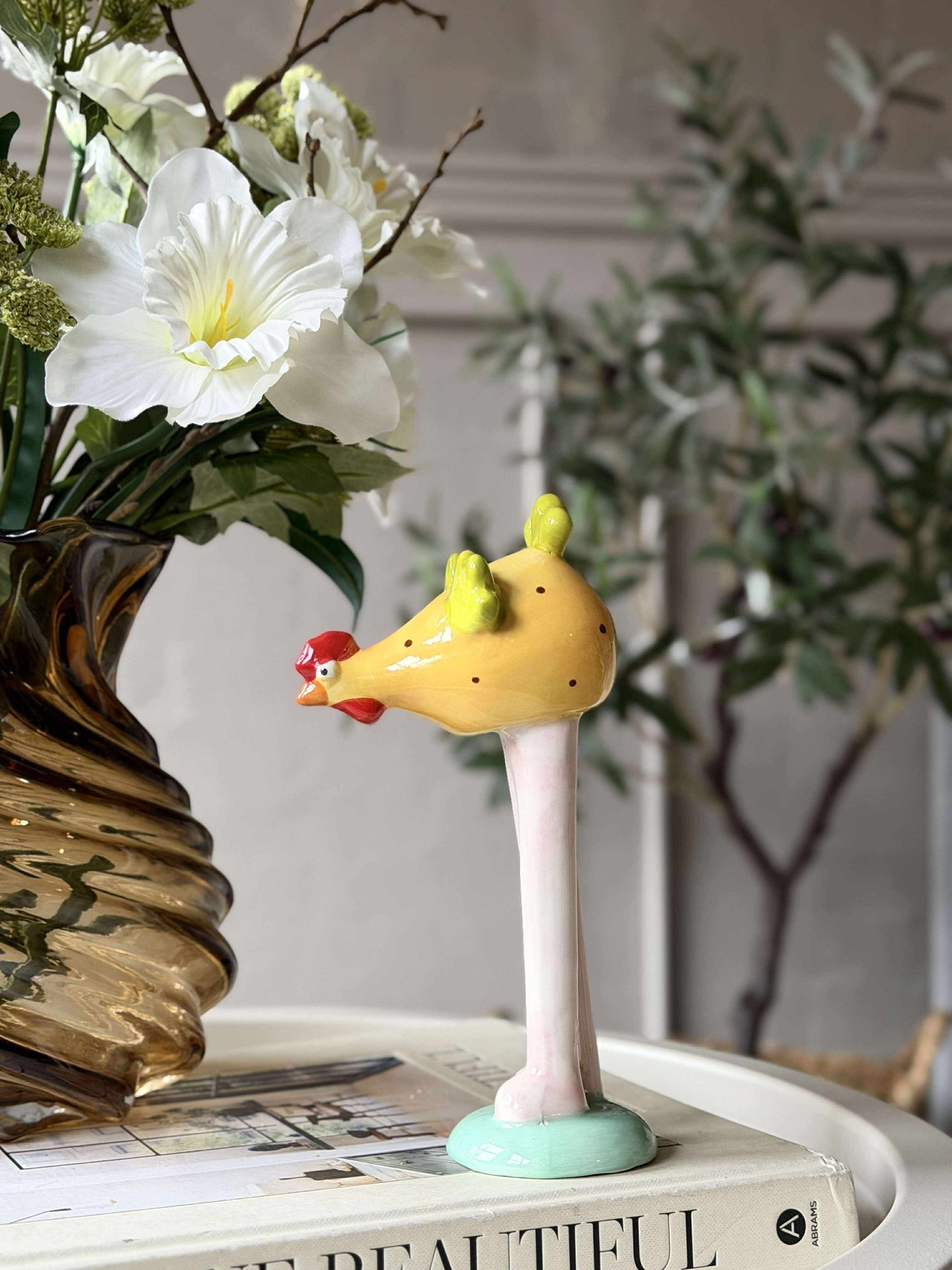Huhn mit langen Beinen - Gelb mit Punkten