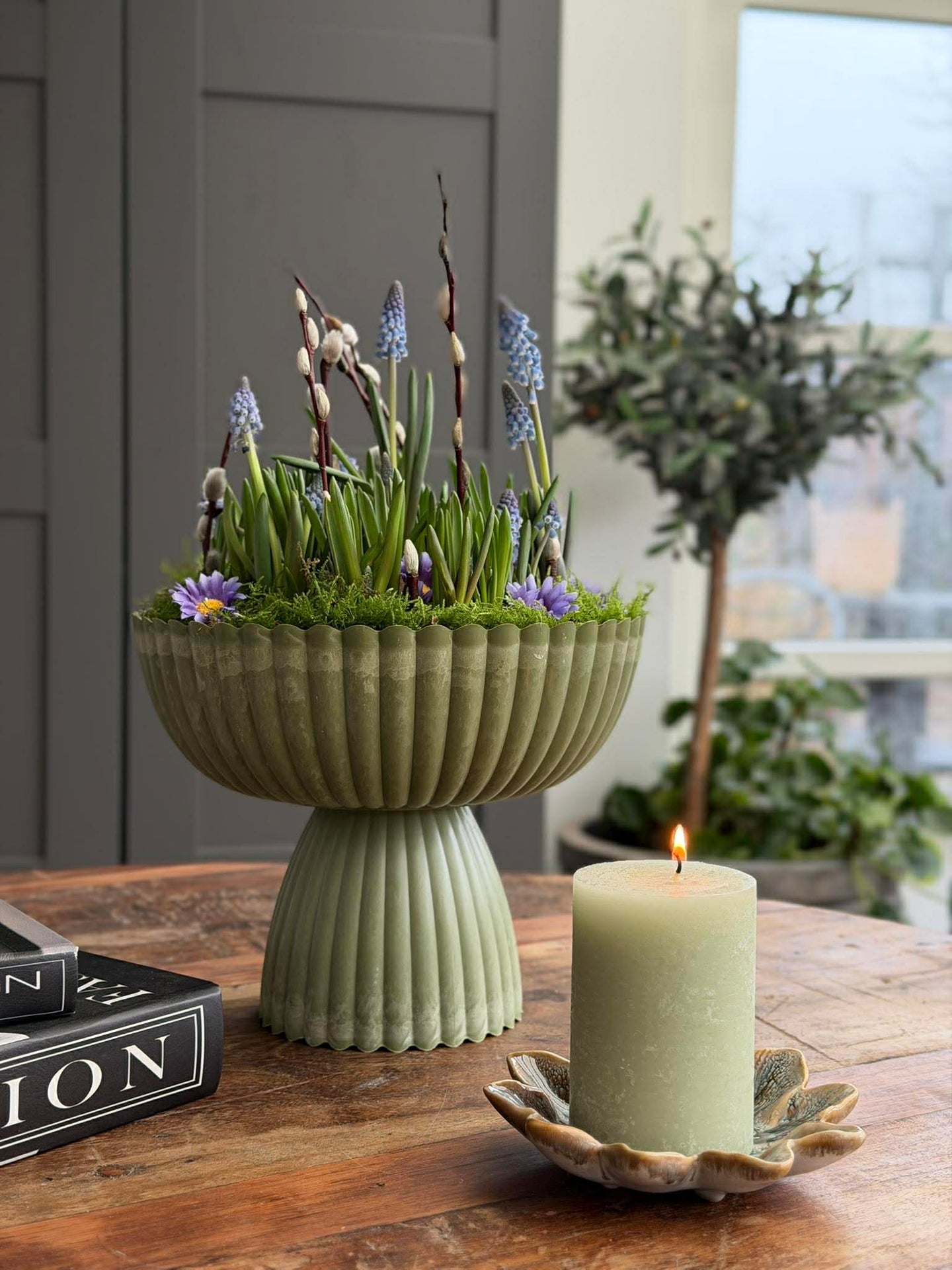 DIY-Arrangement im Beton-Look - Grün