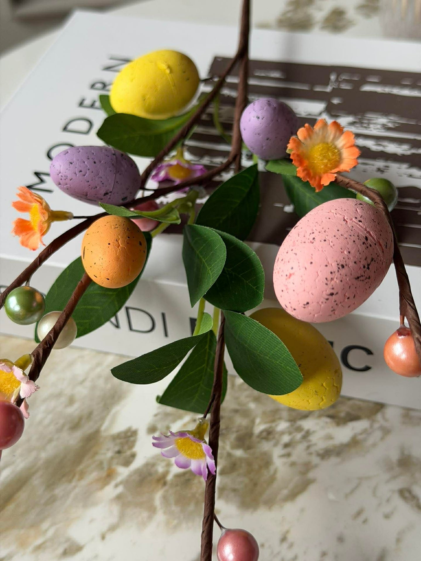 Zweig mit Ostereiern - Color egg