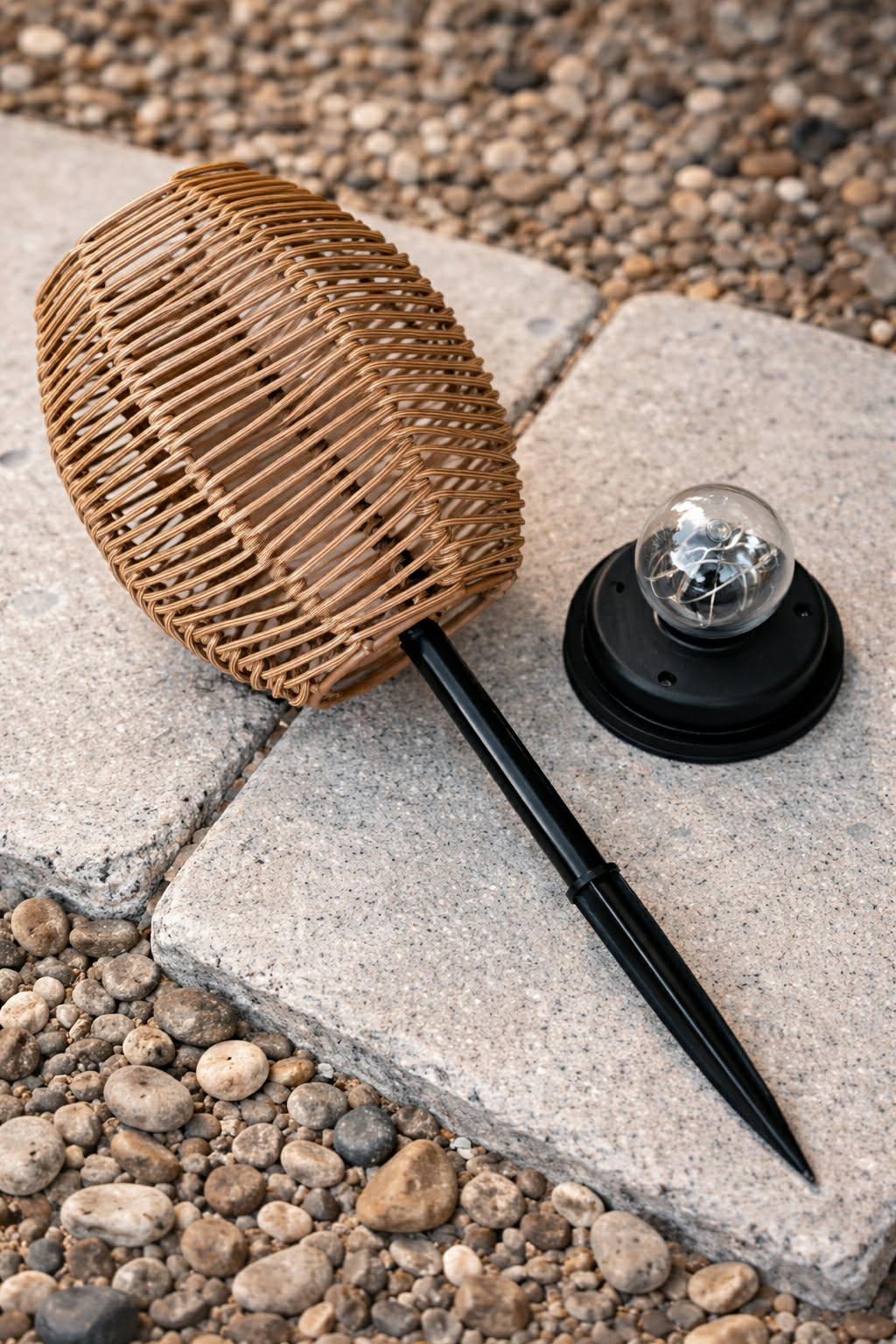 Solar-Laterne mit Spieß - Rattan