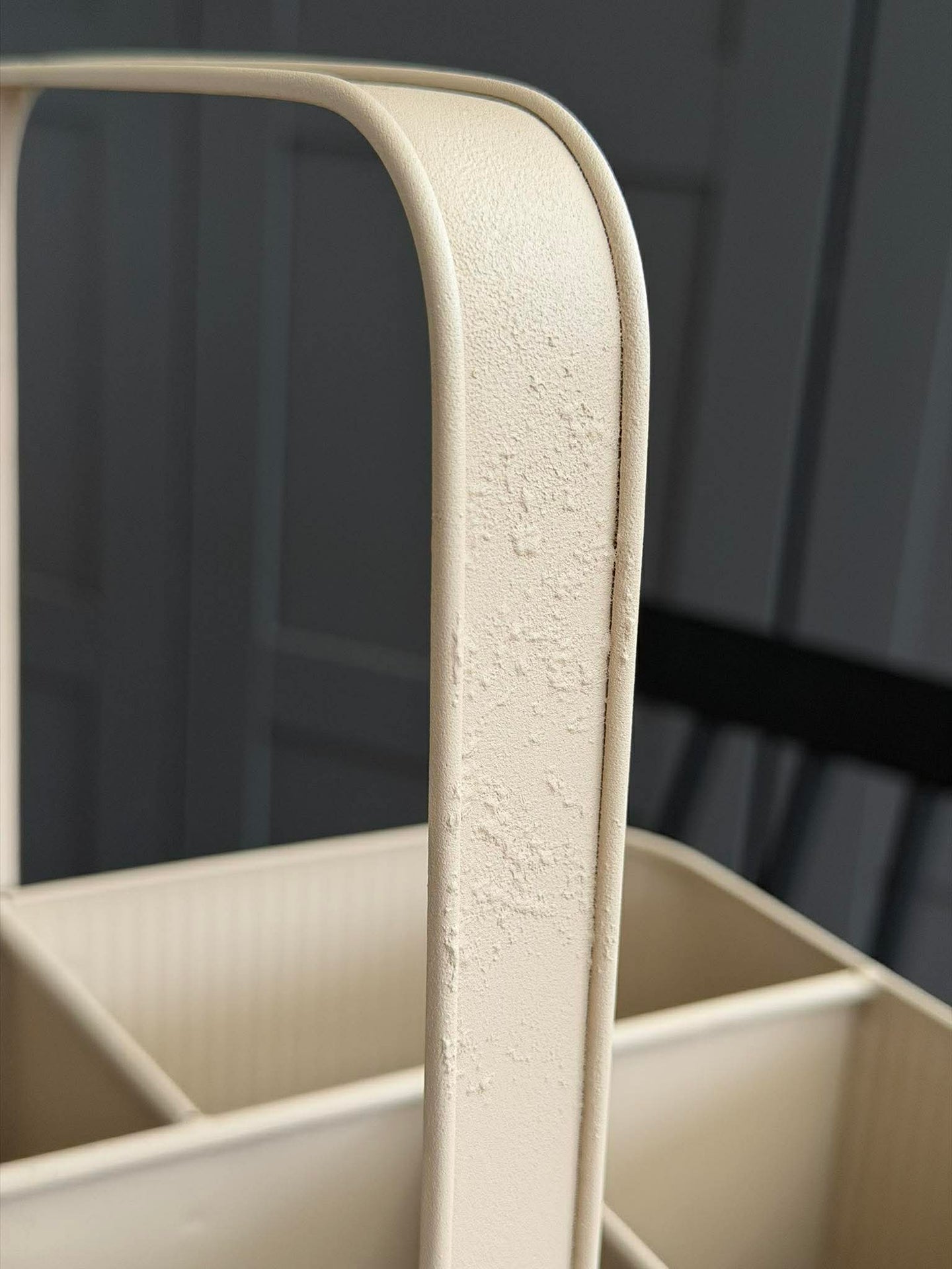 Korb mit Henkel - beige Metall