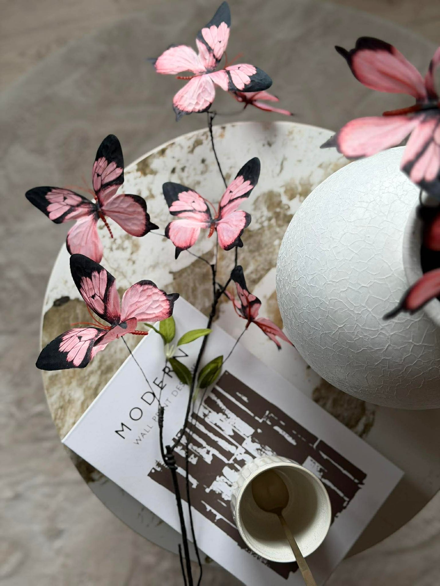 Zweig mit Schmetterlingen - Rosa
