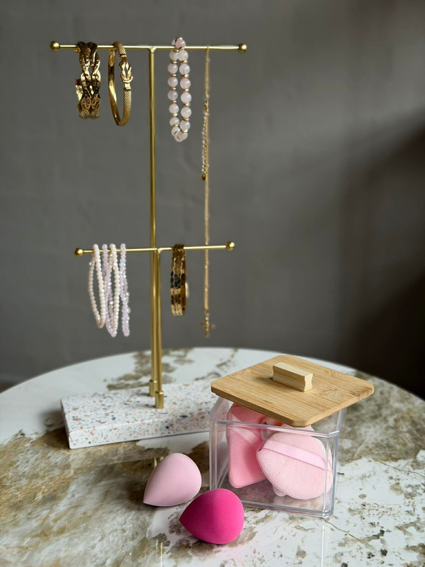 Make-up-Organizer mit Schwämmen - quadratisch