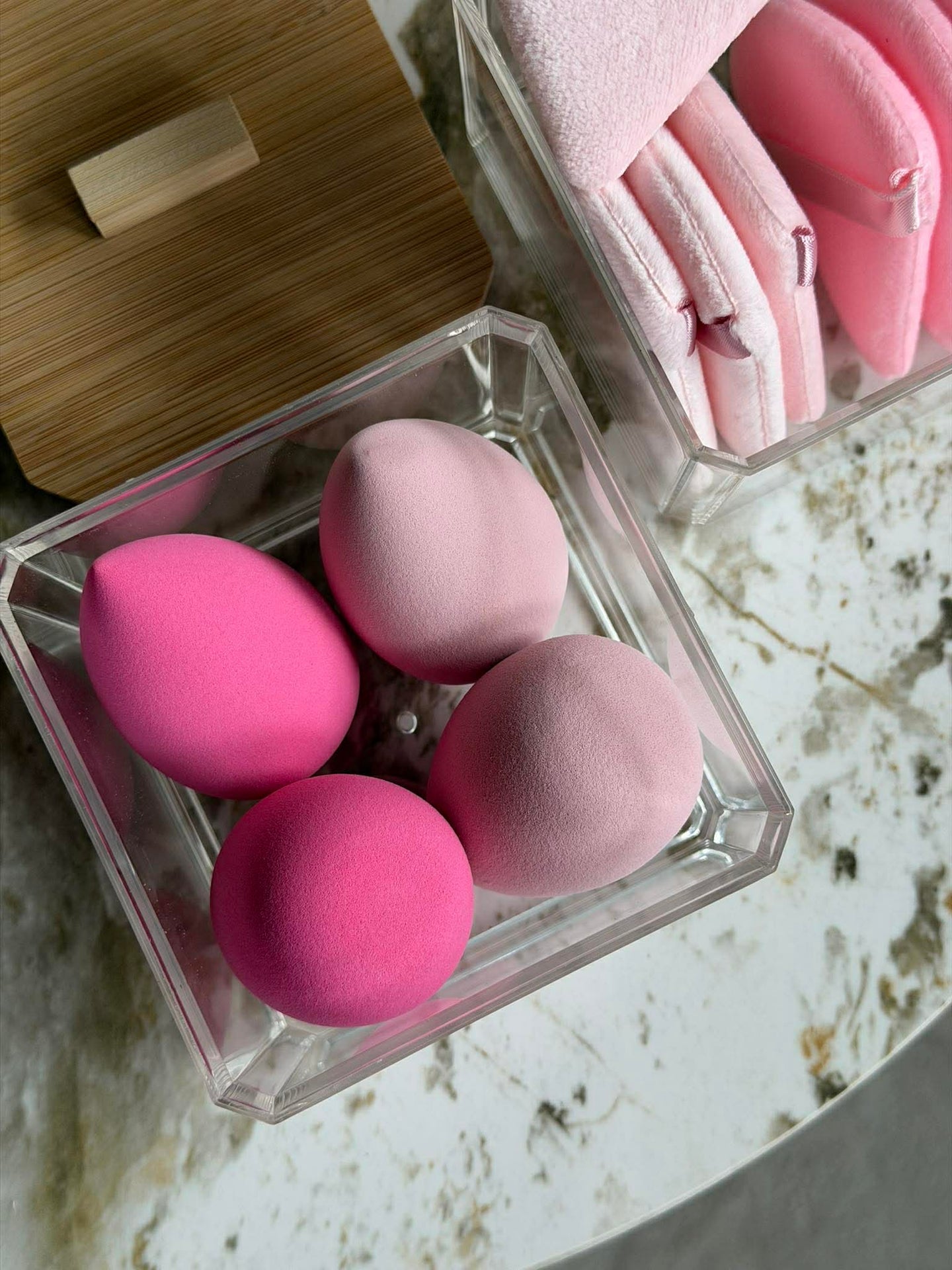 Make-up-Organizer mit Schwämmen - 2 Lagen