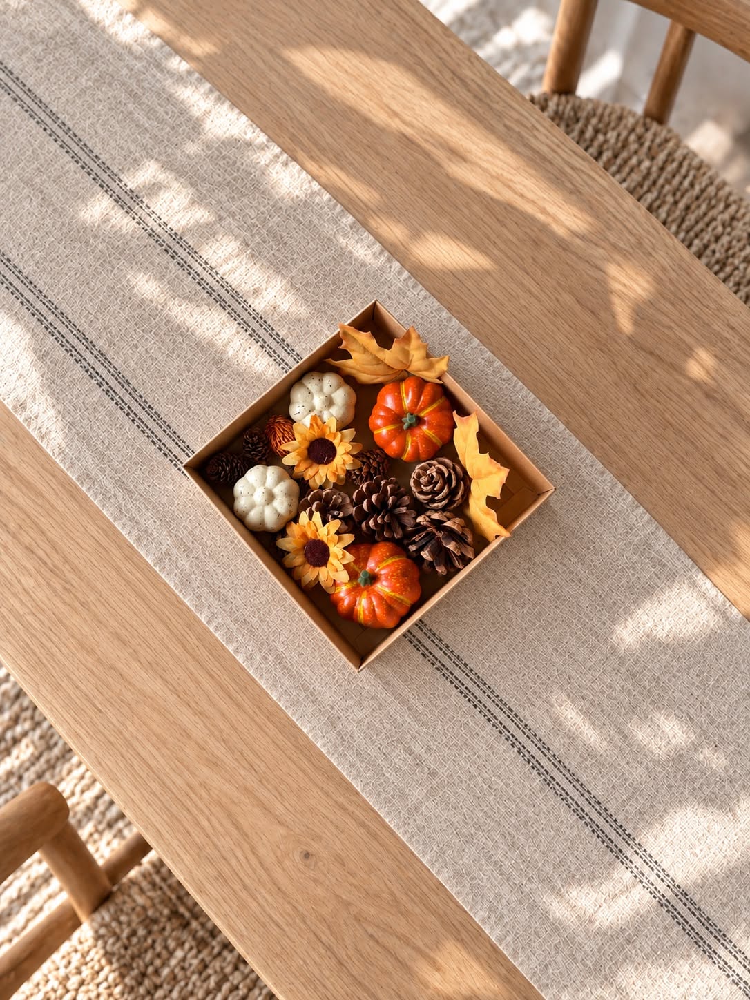 Kiste mit Dekomaterialien – Herbstdekoration