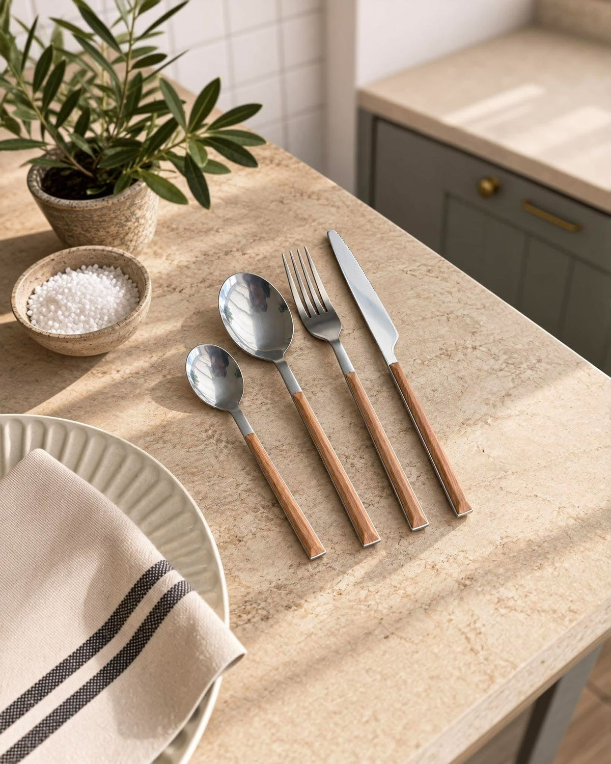 Besteck 16 Teile - Rostfreier Stahl und Holzoptik