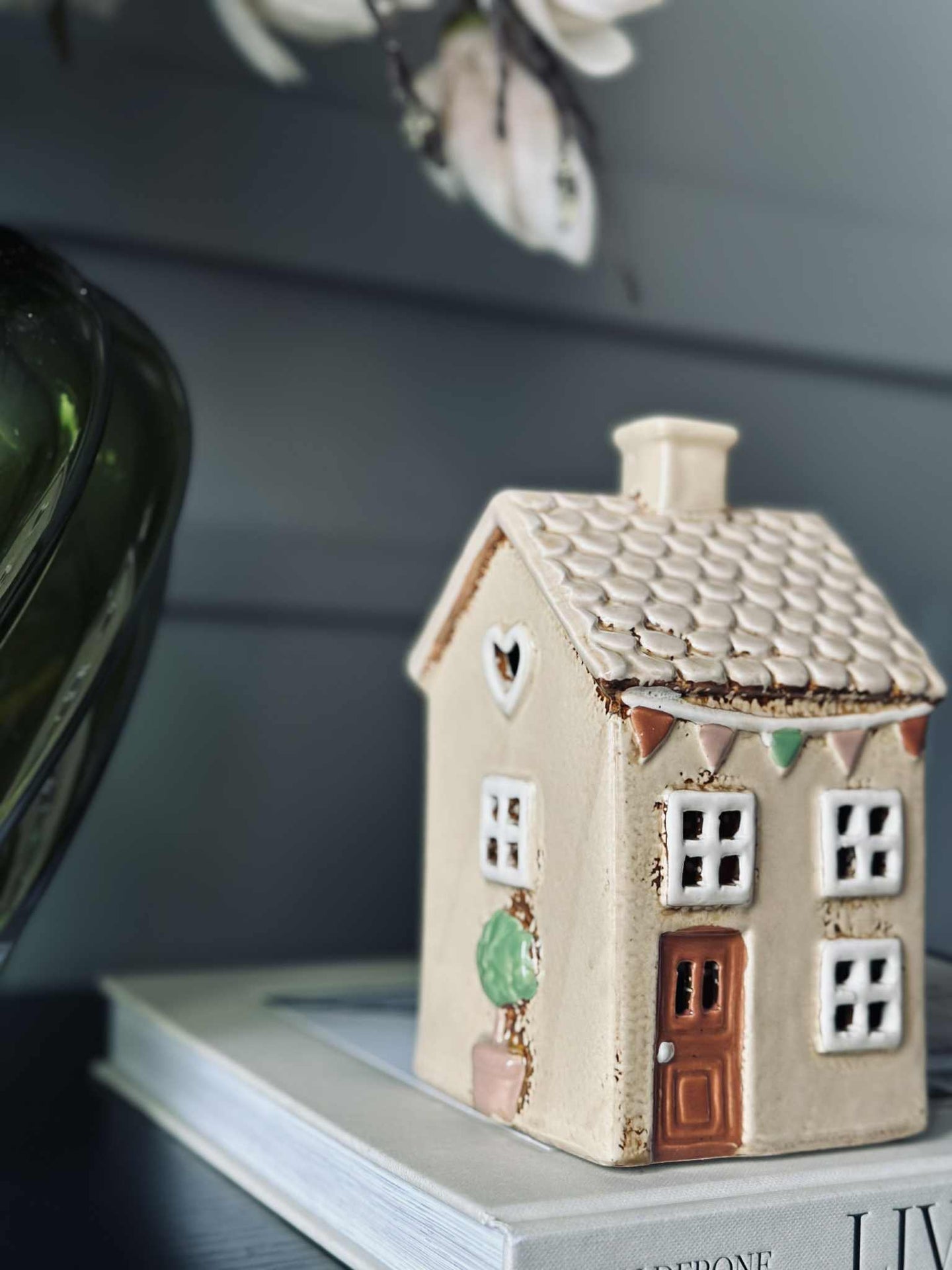 Lichthaus mit Ranke - Keramik