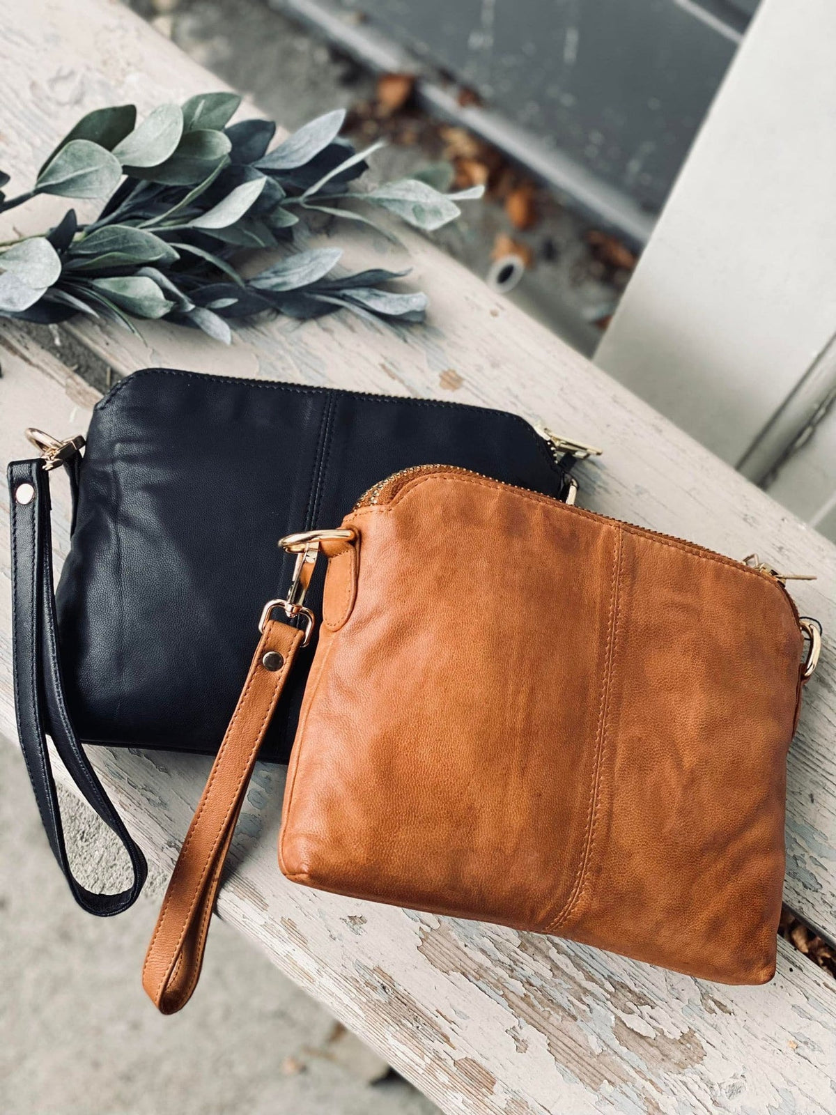 Crossbody clutch ALICE Cognac - Taskerem medfølger - VIAMAJA.DK