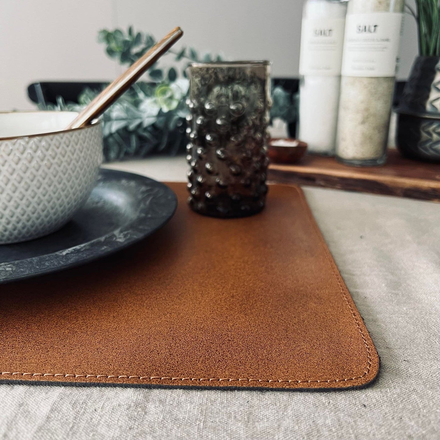 Dækkeserviet - Cognac bøffellæder - VIAMAJA.DK