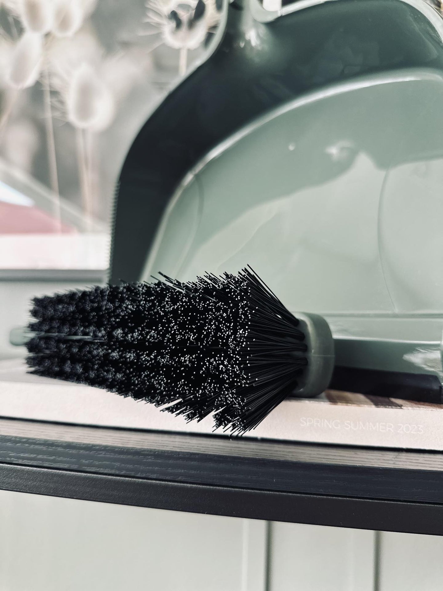Fejebakke med kost – BIG SIZE Recycling plast - VIAMAJA.DK