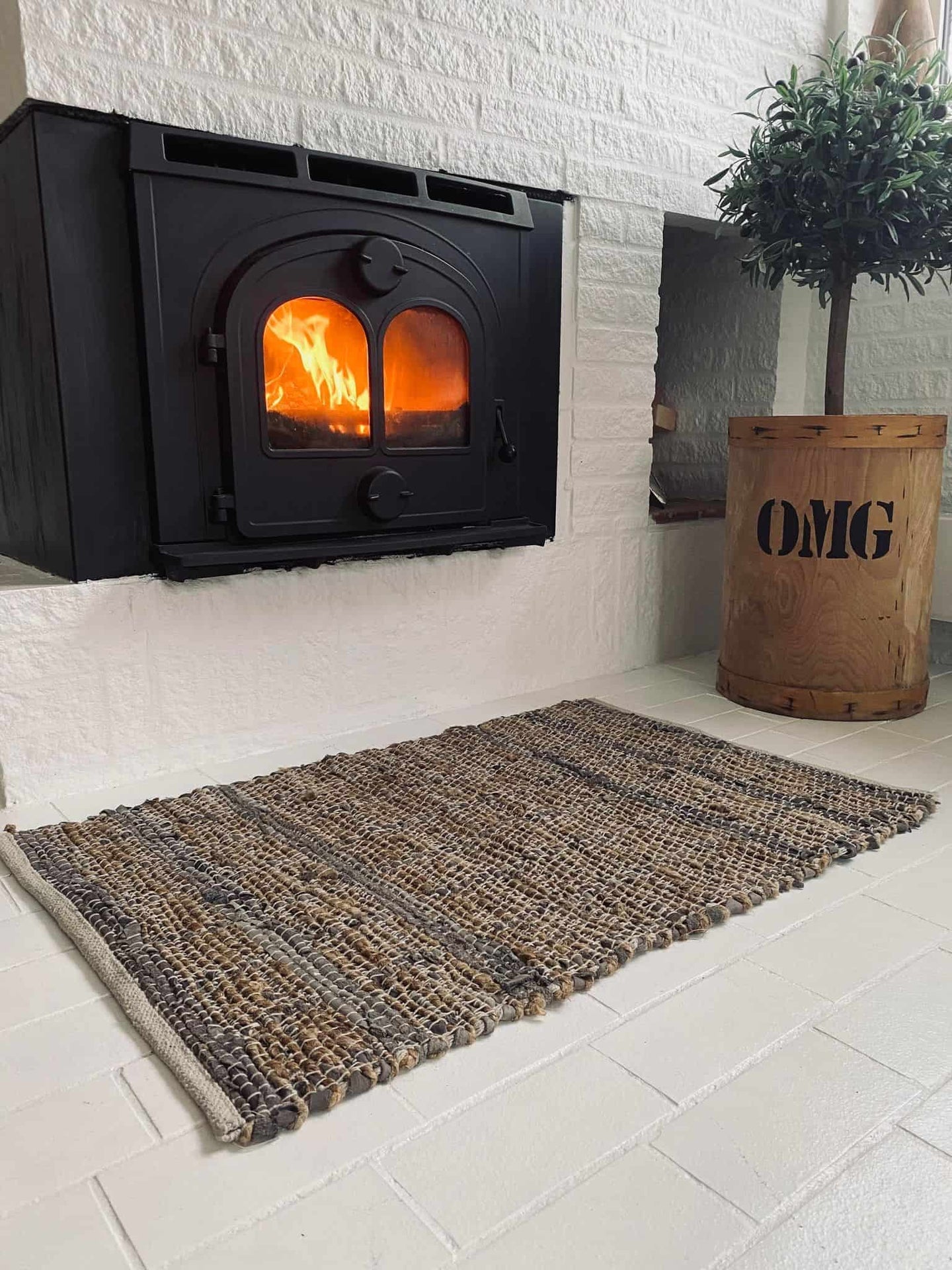 Gulvtæppe i flettet skind og jute - Beige 70x140cm - VIAMAJA.DK