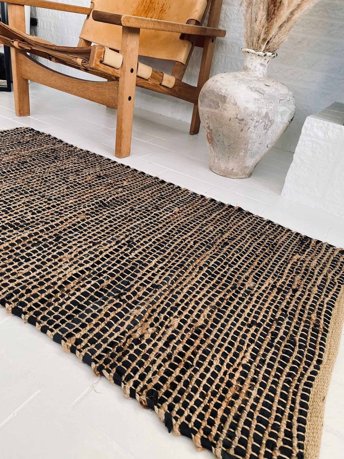 Gulvtæppe i skind og jute - Sort 70x200cm - VIAMAJA.DK