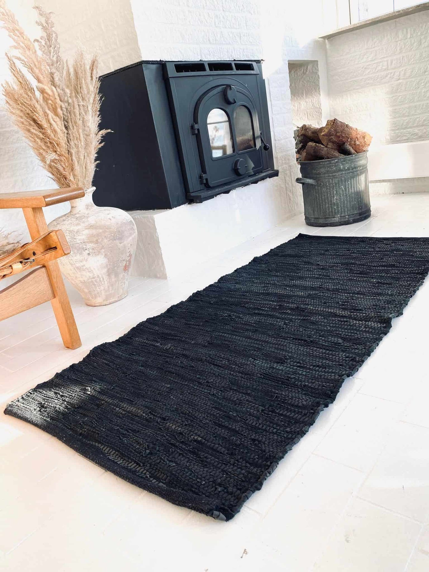 Gulvtæppe i skind – Sort 70x300cm - VIAMAJA.DK