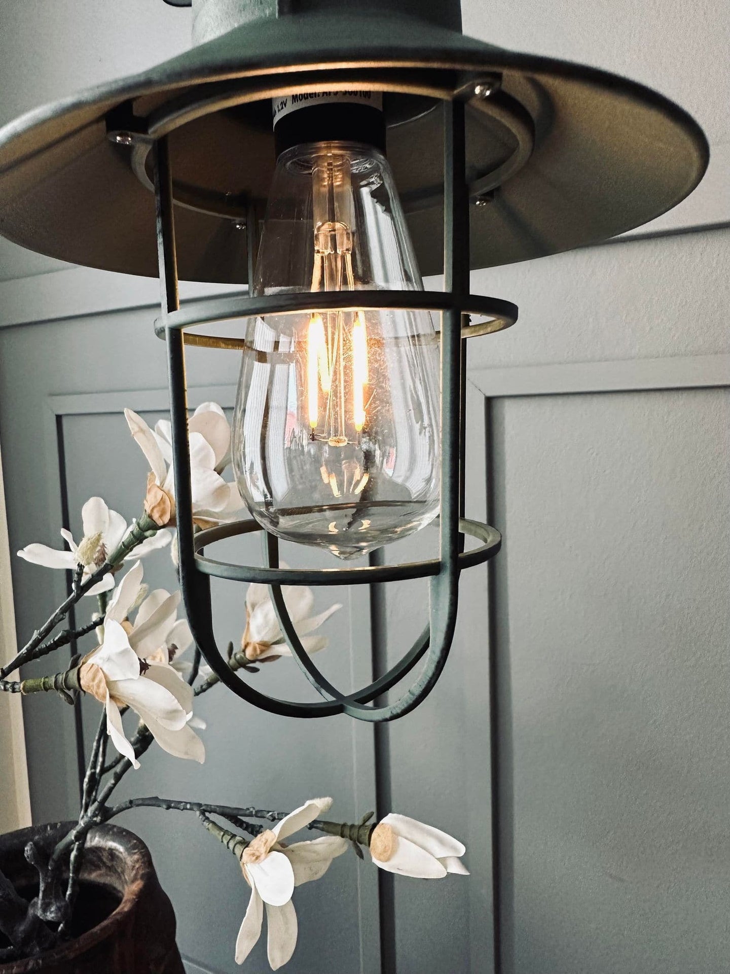 Lampe med solceller – Black factory - VIAMAJA.DK