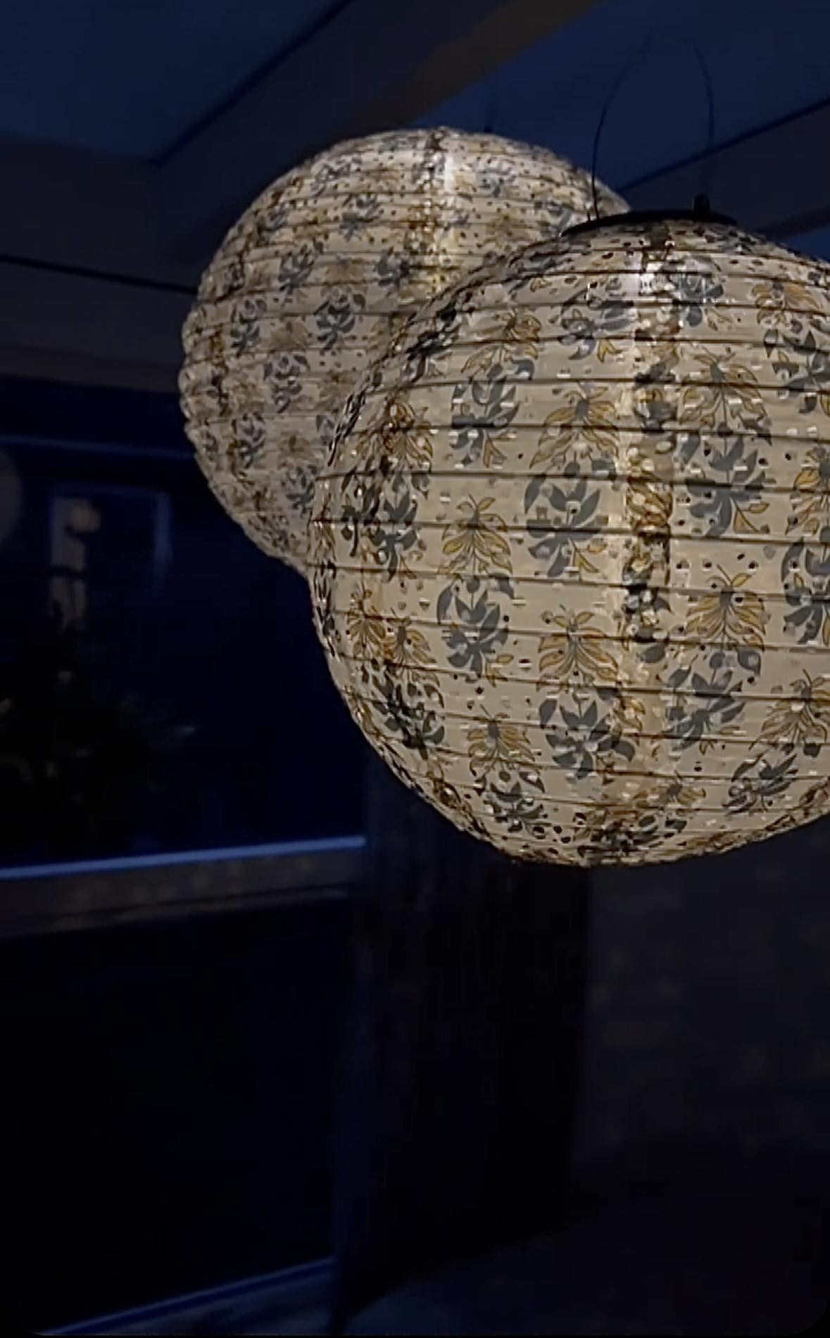 Lampe med solceller – Flower Beige dia 40cm - VIAMAJA.DK