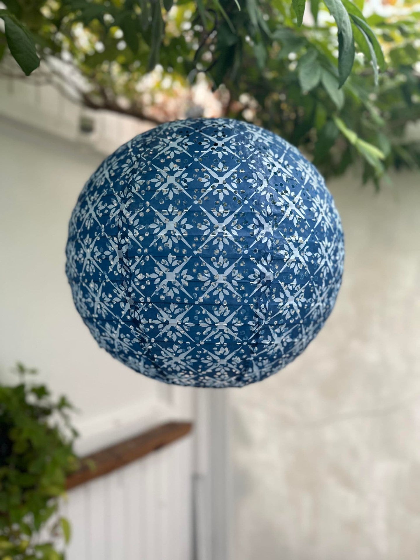 Lyskugle med solceller - SUMMER BLUE - VIAMAJA.DK