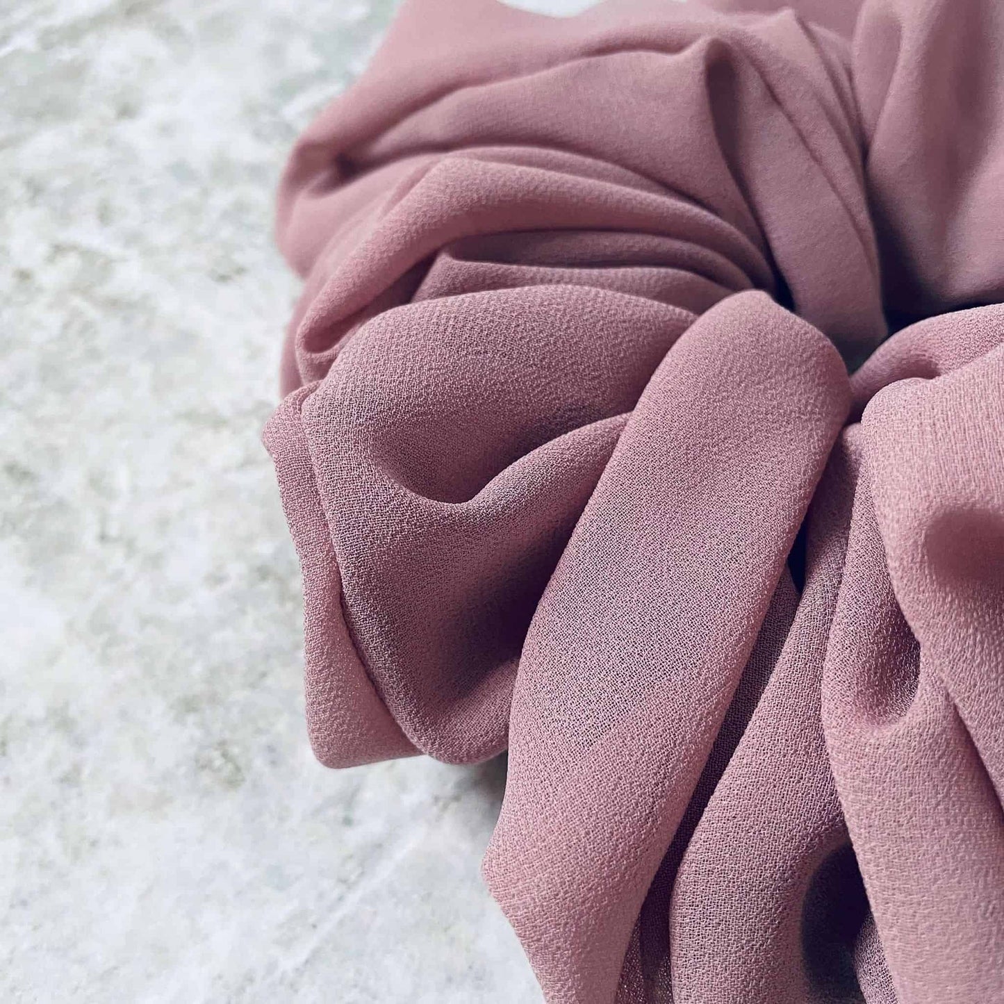 MEGA Scrunchie Støvet Rosa - VIAMAJA.DK