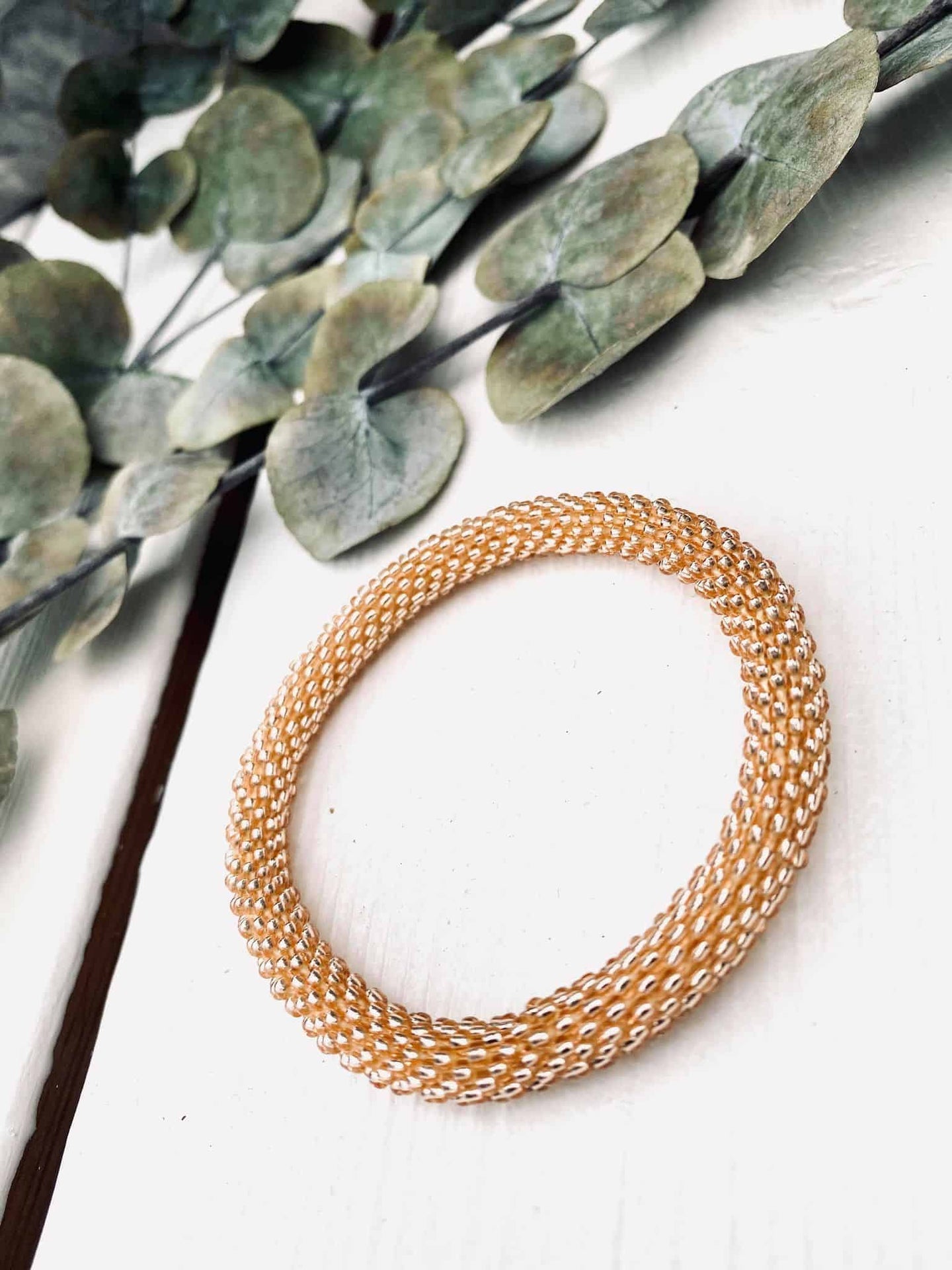 Nepal armbånd – Gylden "MUST HAVE" - VIAMAJA.DK