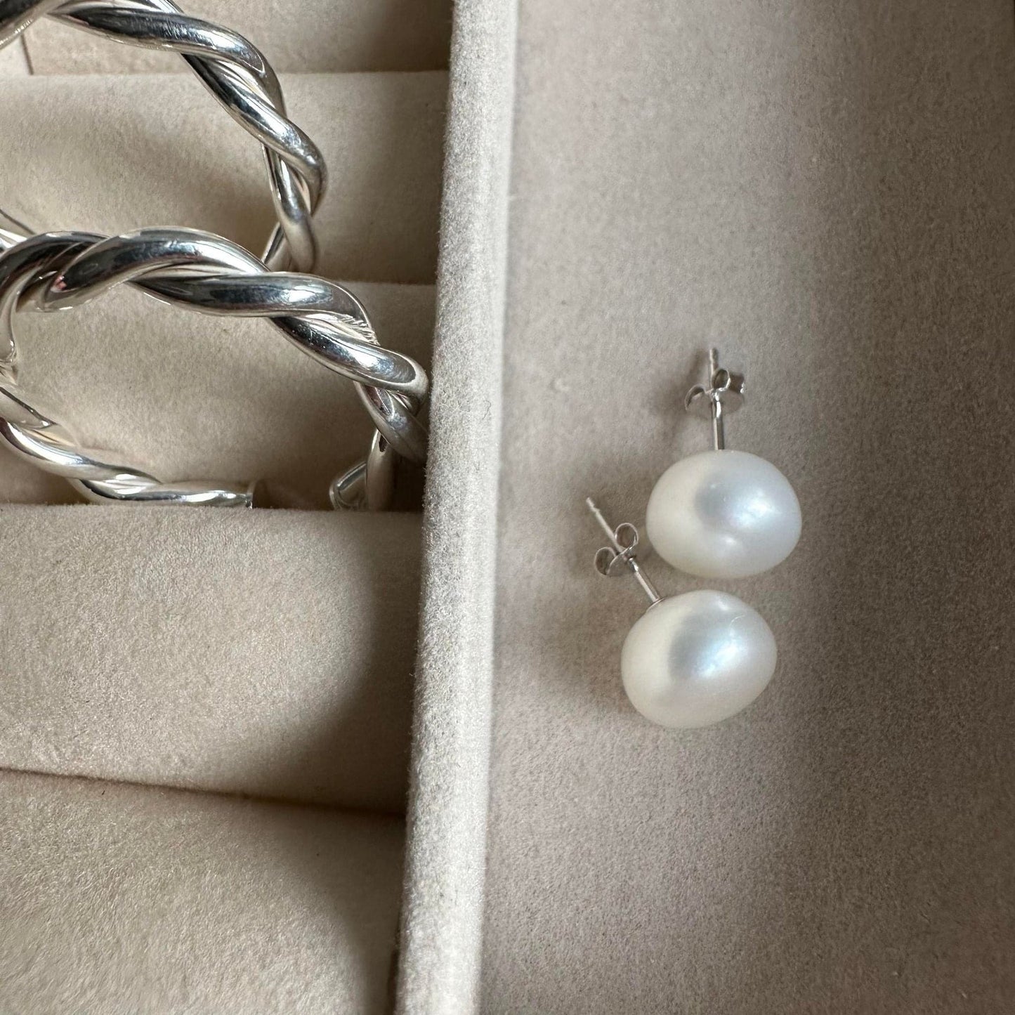 Ørestikker med ferskvandsperle - Joyce Sterling Silver - VIAMAJA.DK