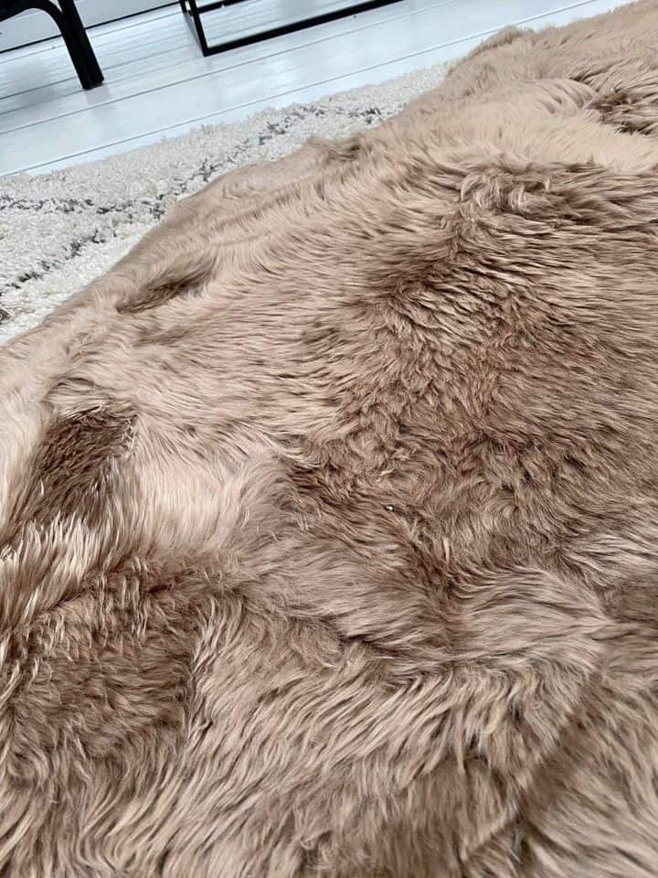 Stort Mocca farvet lammeskind fra New Zealand - 140cm / TILBUD - VIAMAJA