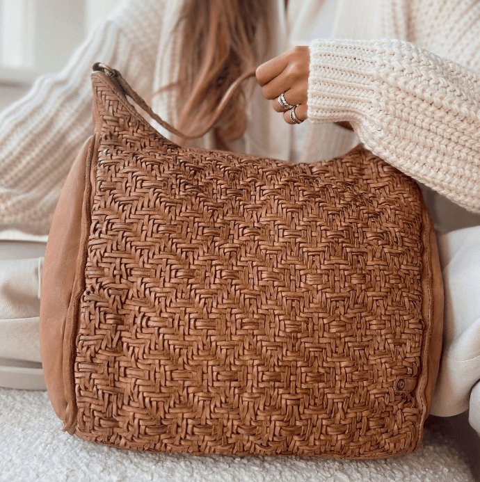 Taske - Unik cognac flet mønster - Lang rem medfølger - VIAMAJA.DK