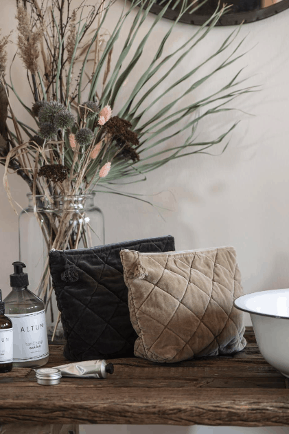 Toilettaske i velour - cognac - VIAMAJA