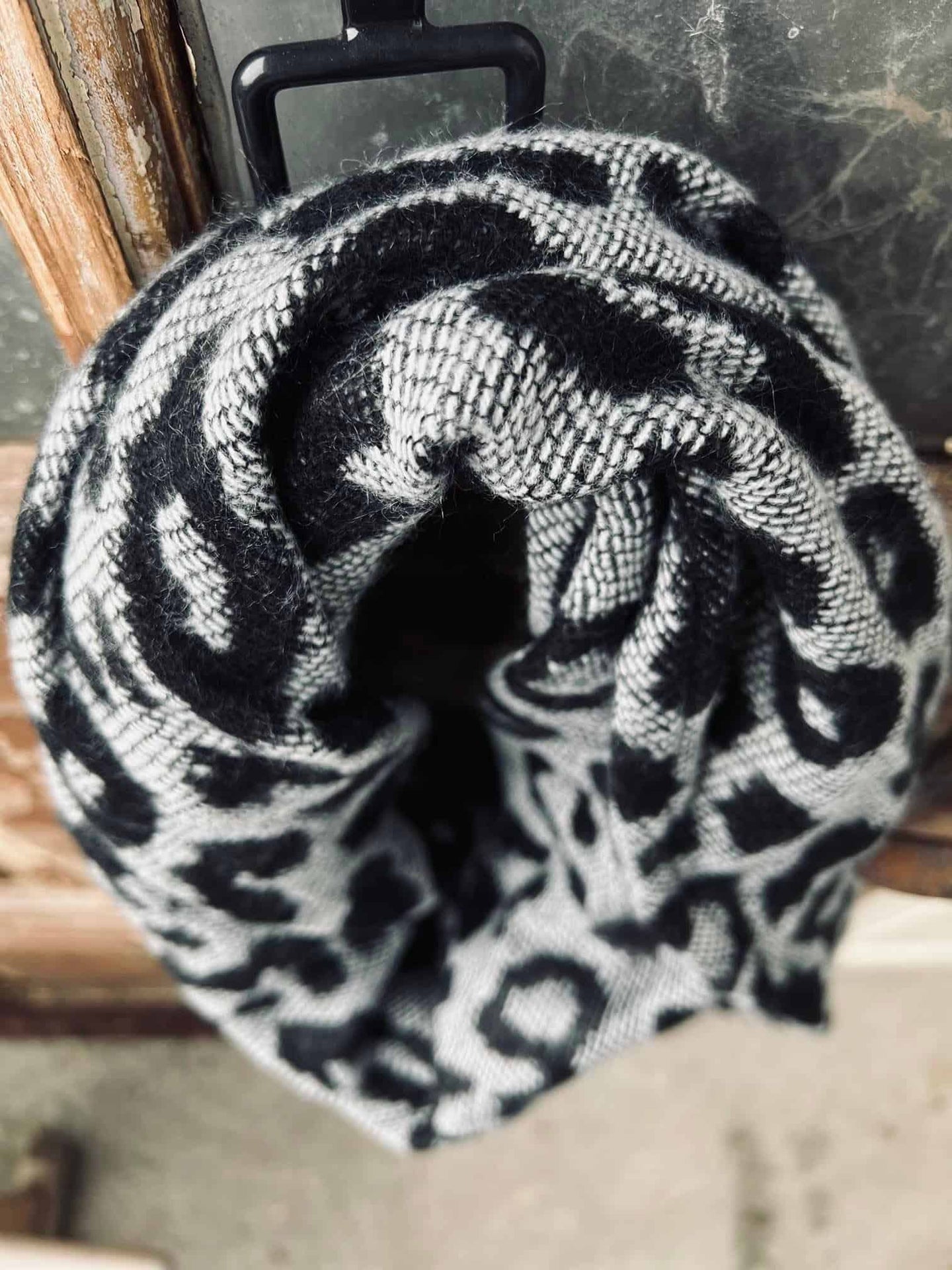 Tørklæde - Grey Leo - VIAMAJA.DK