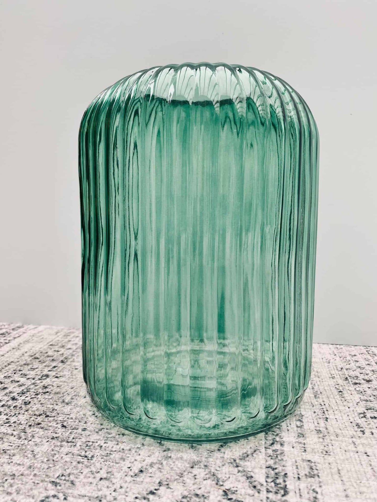 Vase 25x18cm - Grøn rillet glas - VIAMAJA.DK