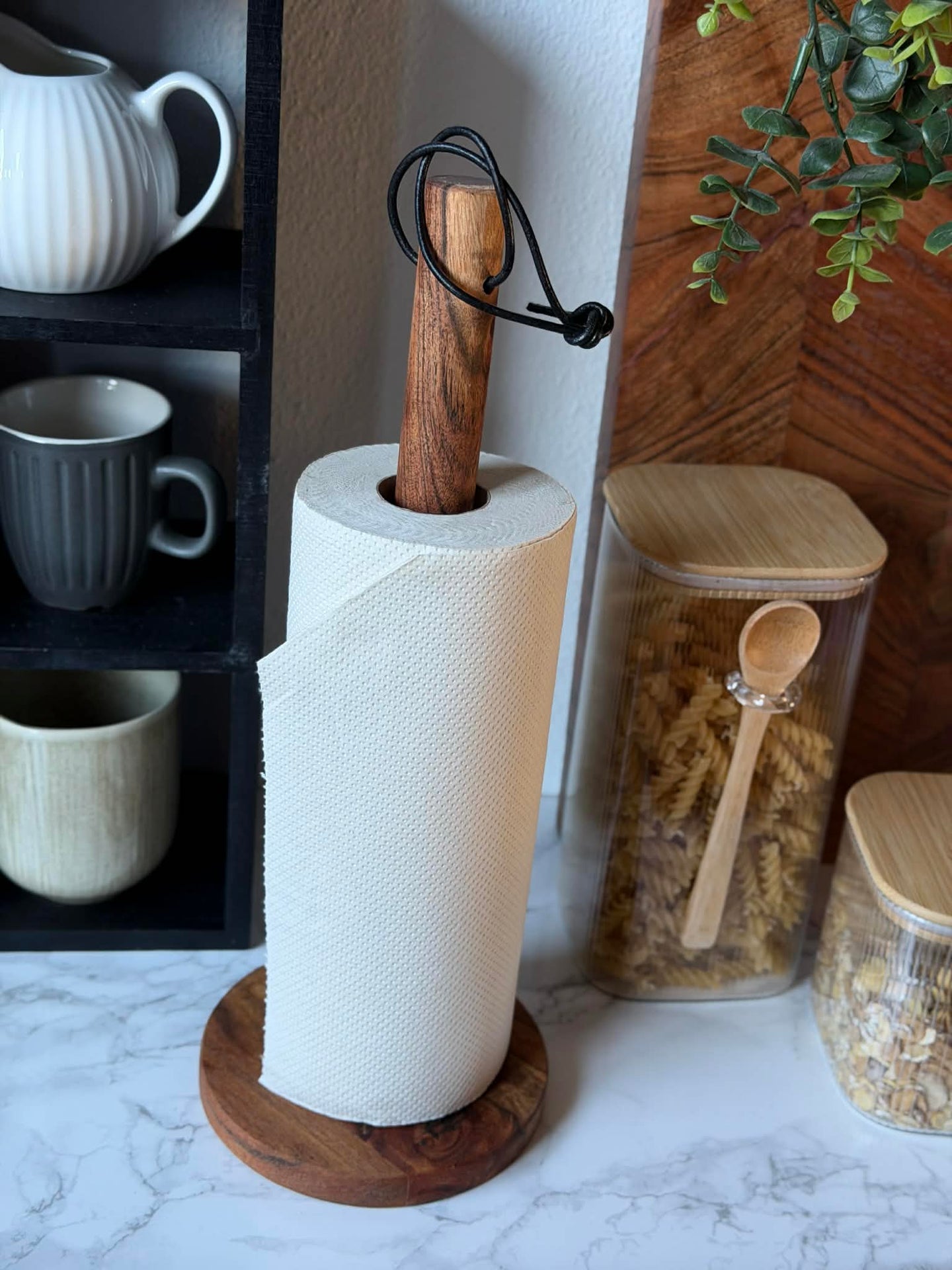 Küchenrollenhalter aus Akazienholz