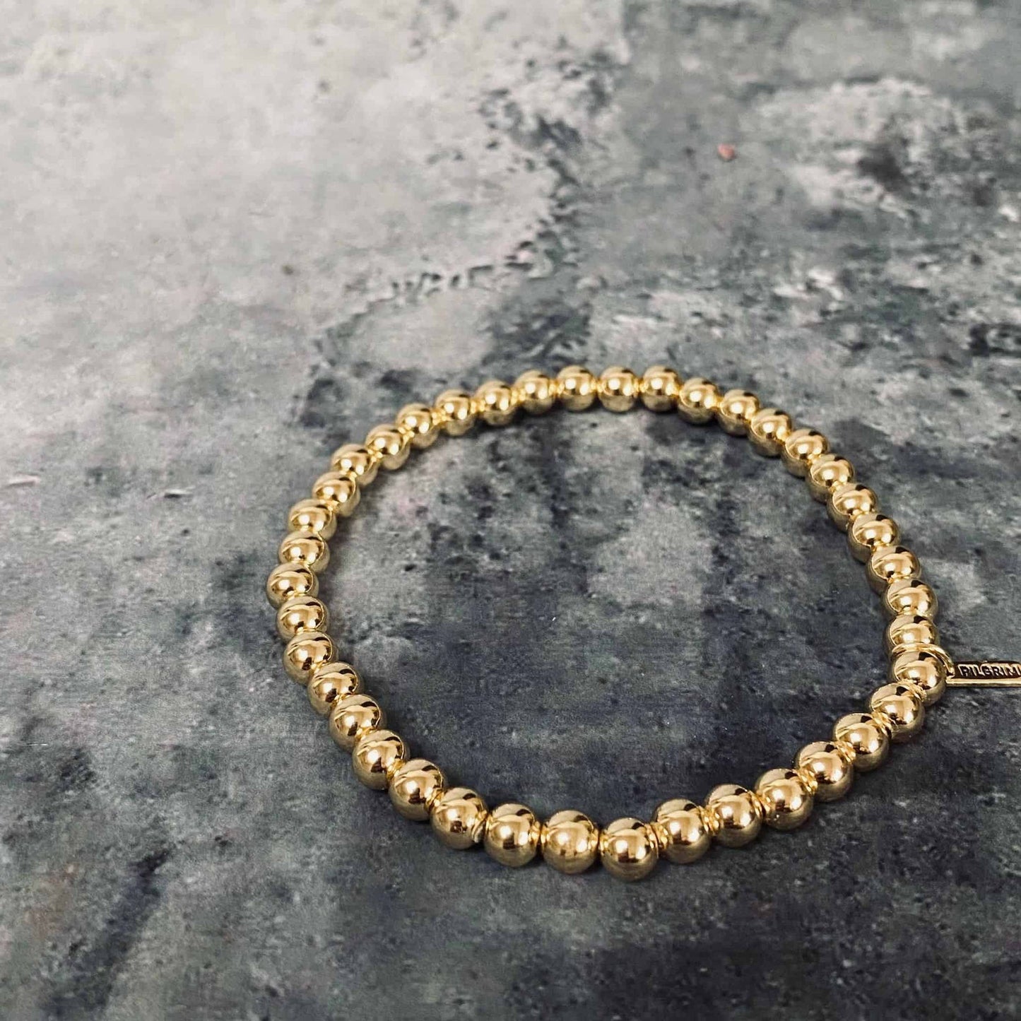 14 karat Guldbelagt armbånd sammensat af sirlige perler - VIAMAJA.DK