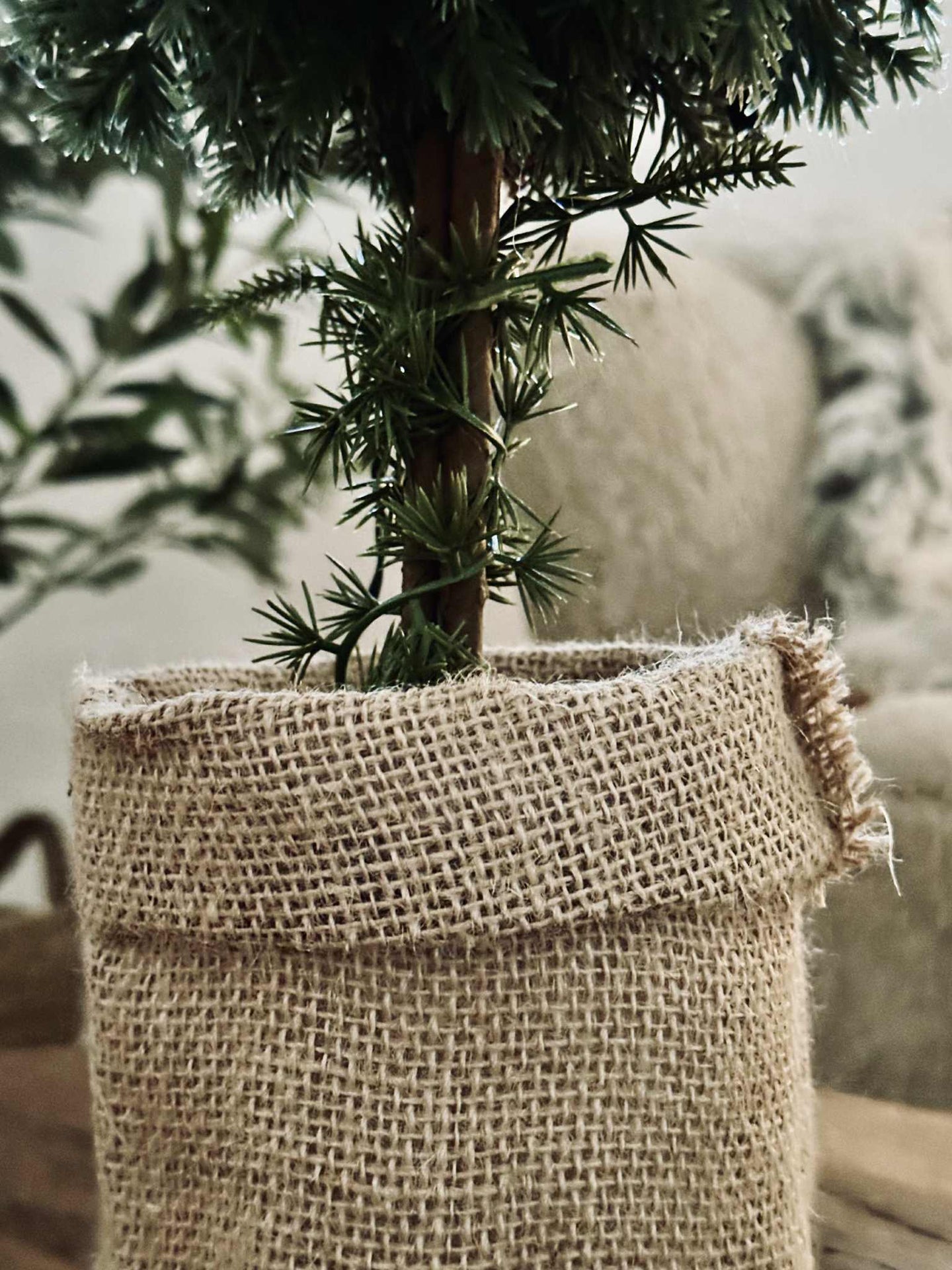 Baum mit Lichterkette - 36 cm.