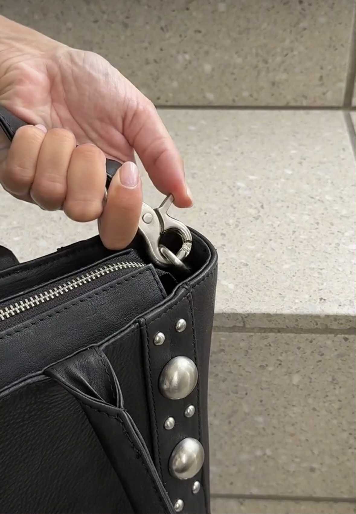 Handtasche mit Nieten
