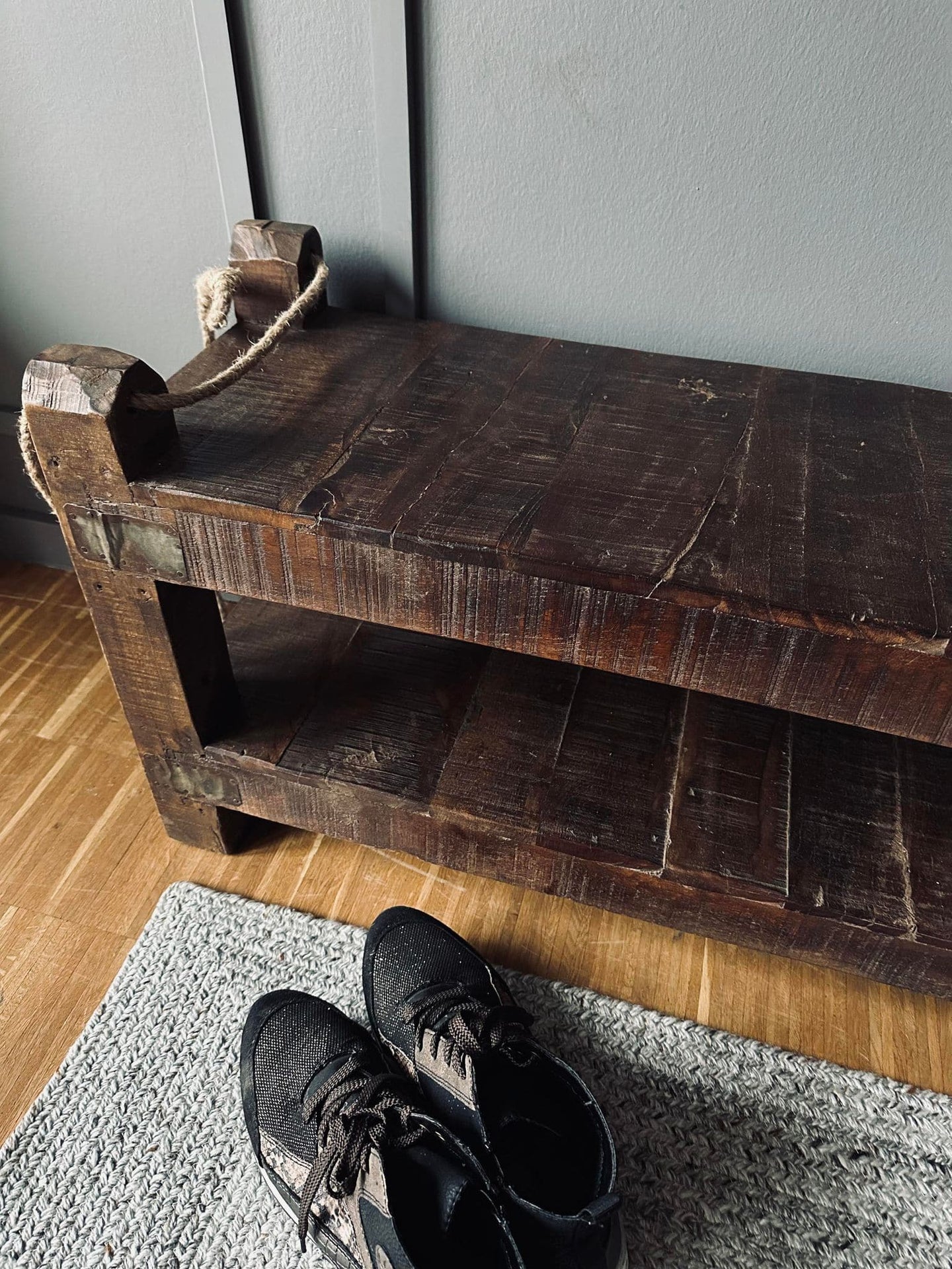 Schuhregal aus Recyclingholz
