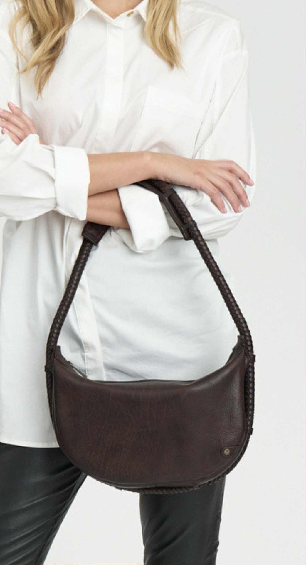 Handtasche mit schönem geflochtenem Riemen - Braun