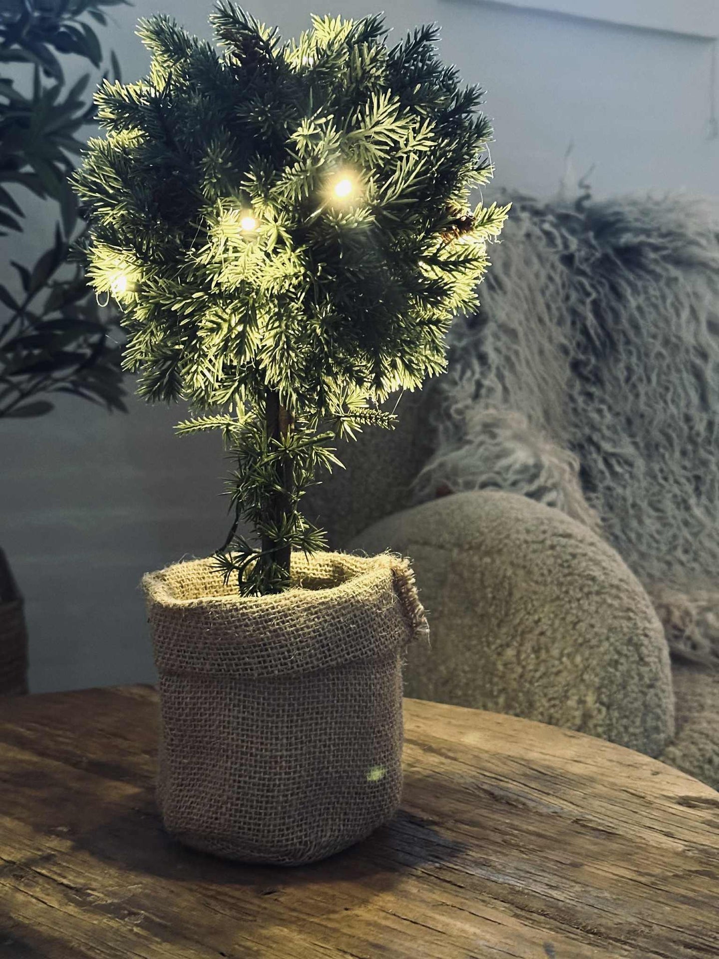 Baum mit Lichterkette - 36 cm.