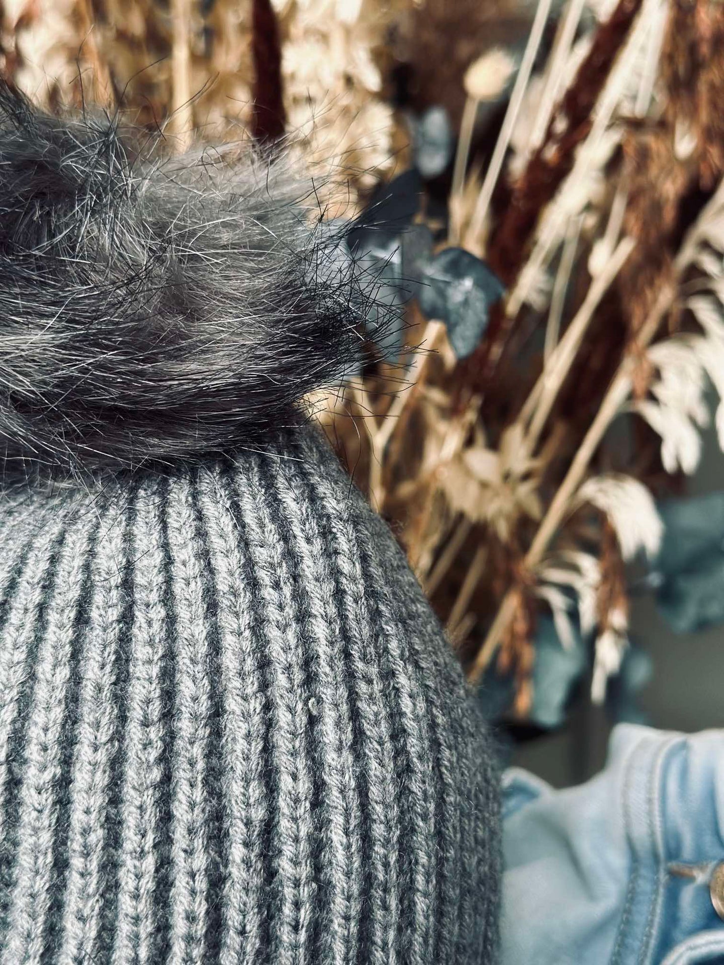 Mütze mit Bommel - Grau